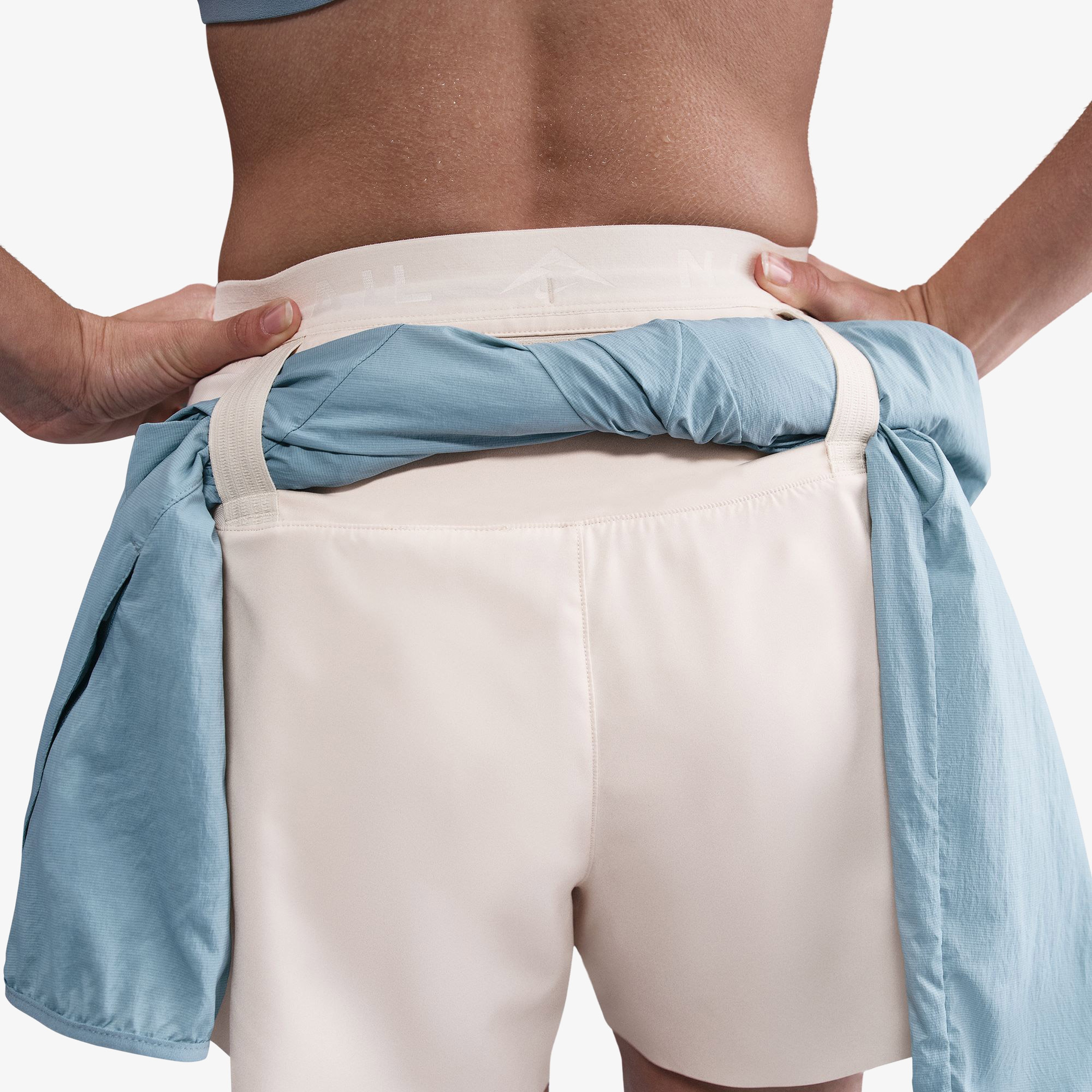 Nike Trail Kadın Bej Koşu Şortu