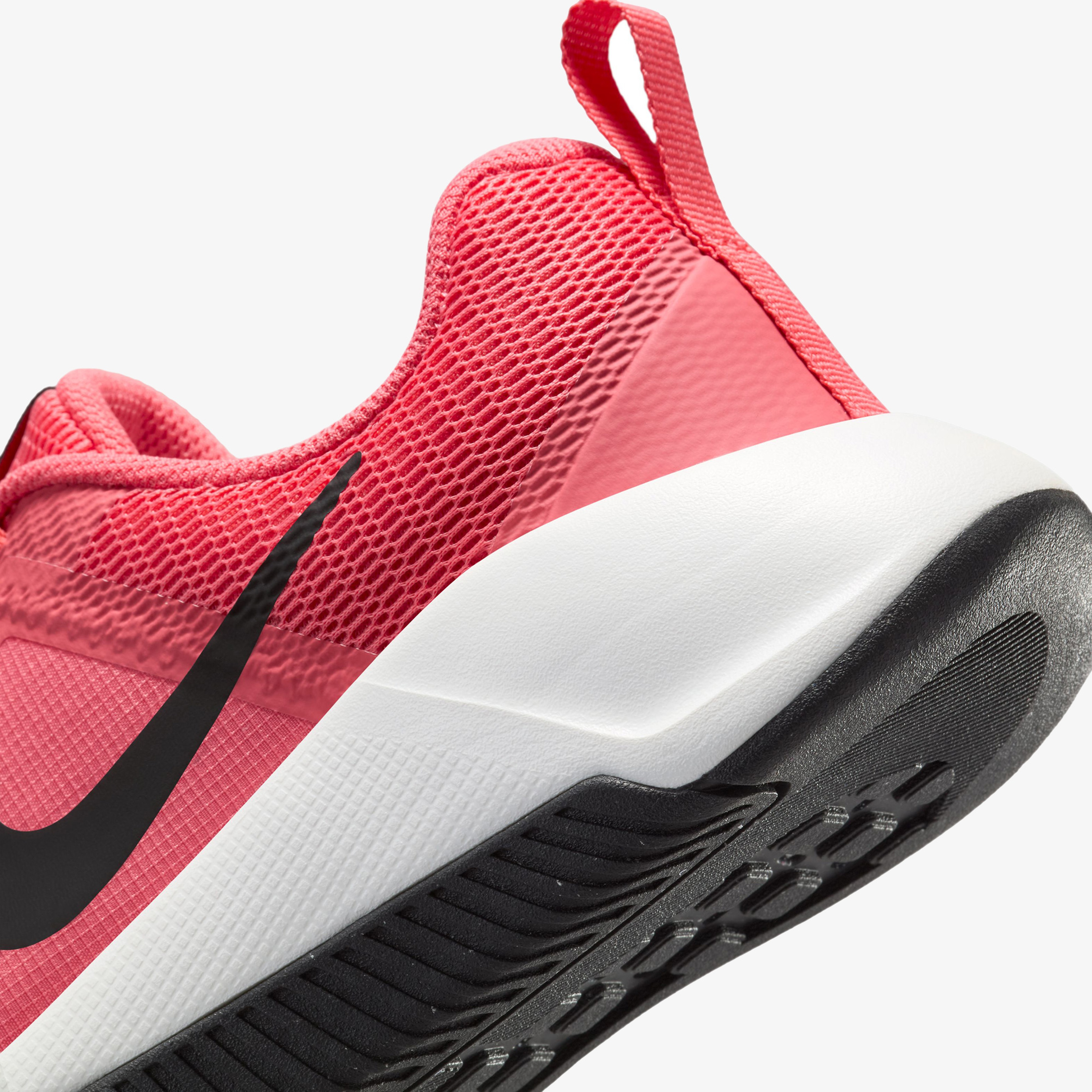 Nike Mc Trainer 3 Kadın Turuncu Antrenman Ayakkabısı