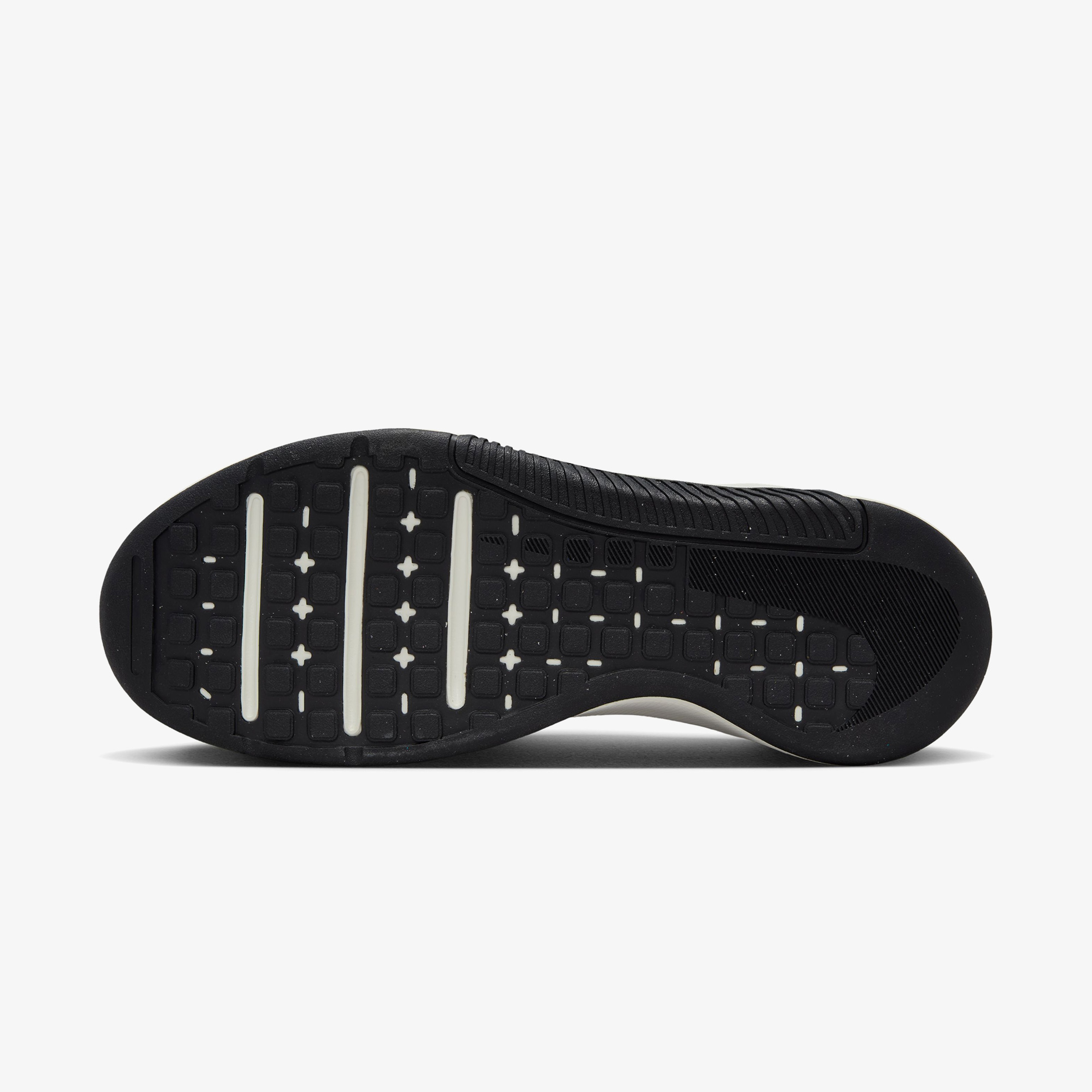 Nike MC Trainer 3 Premium Kadın Beyaz Spor Ayakkabı