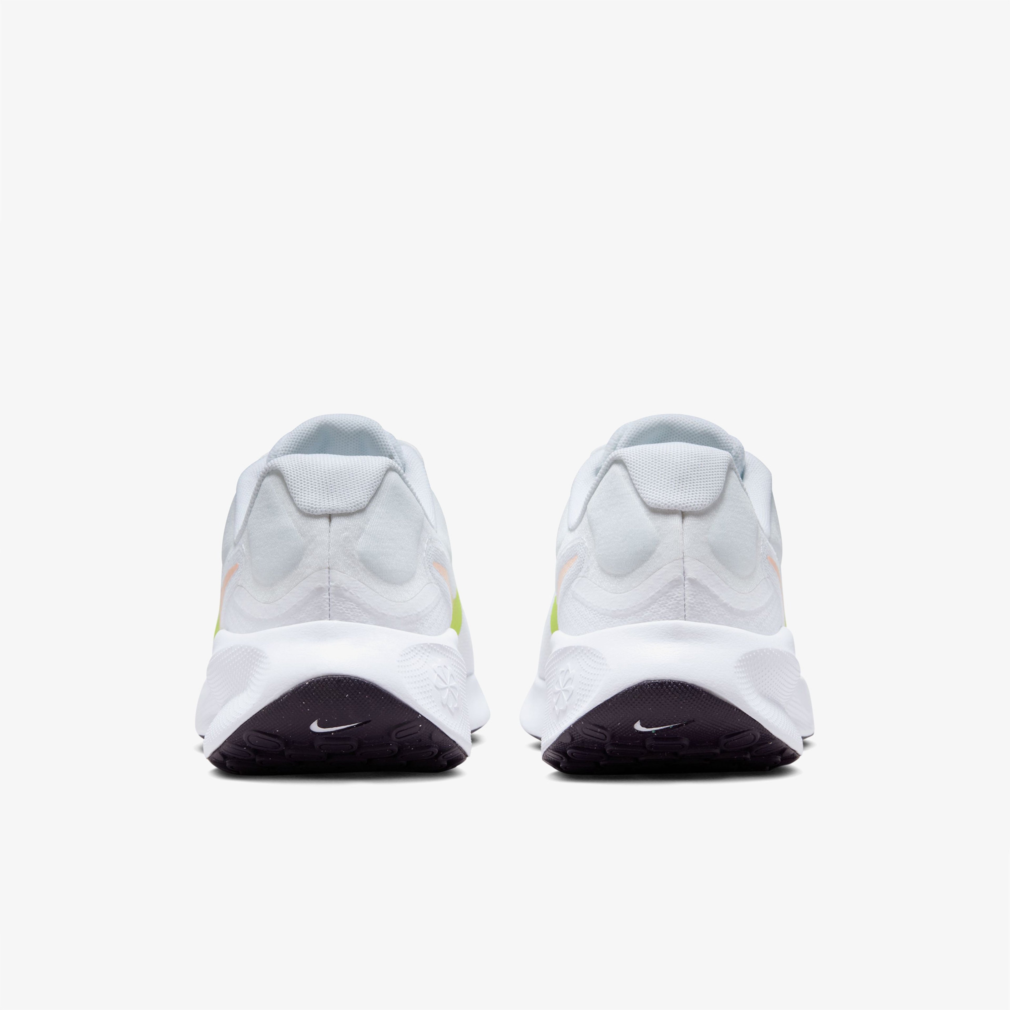 Nike Revolution 7 Kadın Beyaz Koşu Ayakkabısı