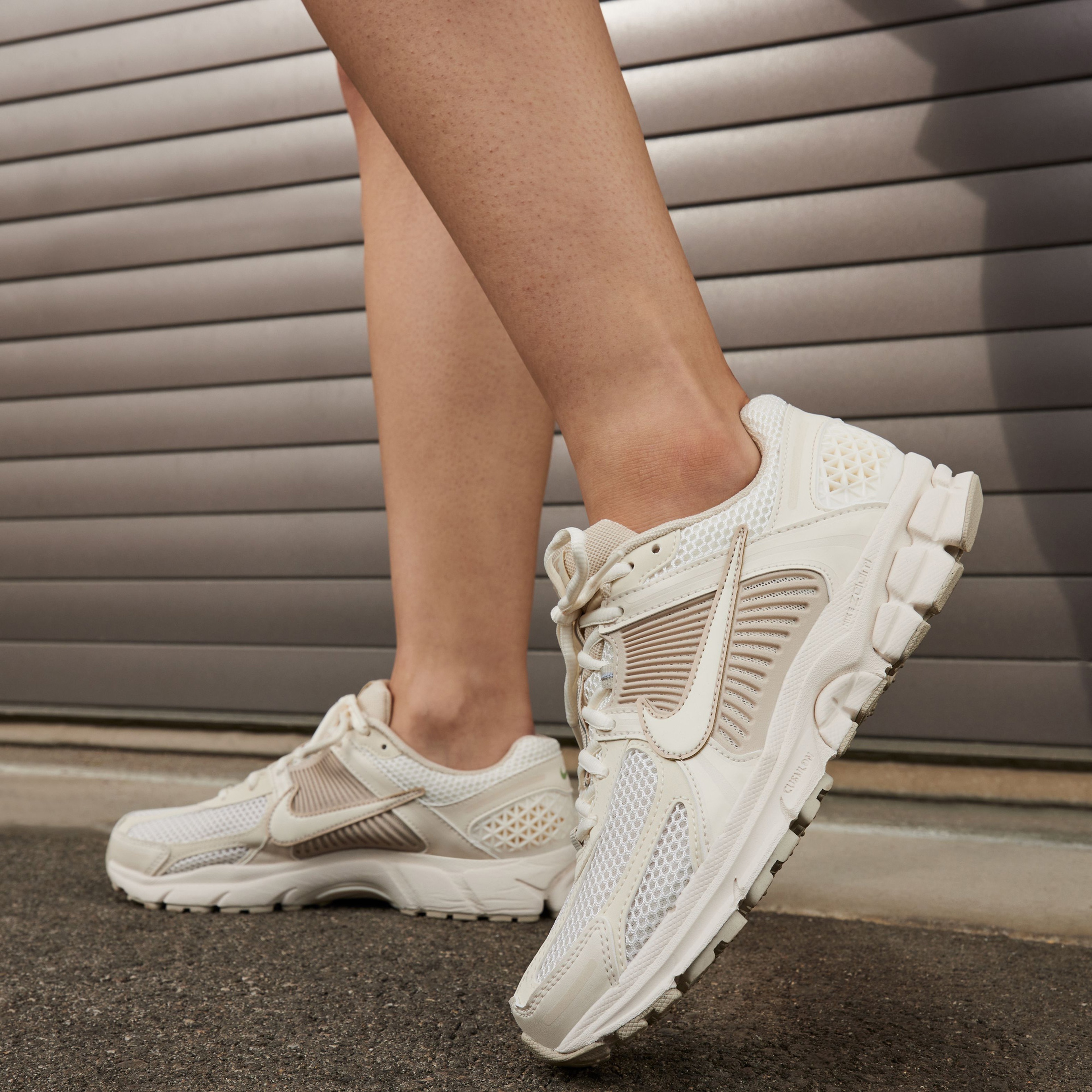 Nike Zoom Vomero 5 Kadın Beyaz Sneaker