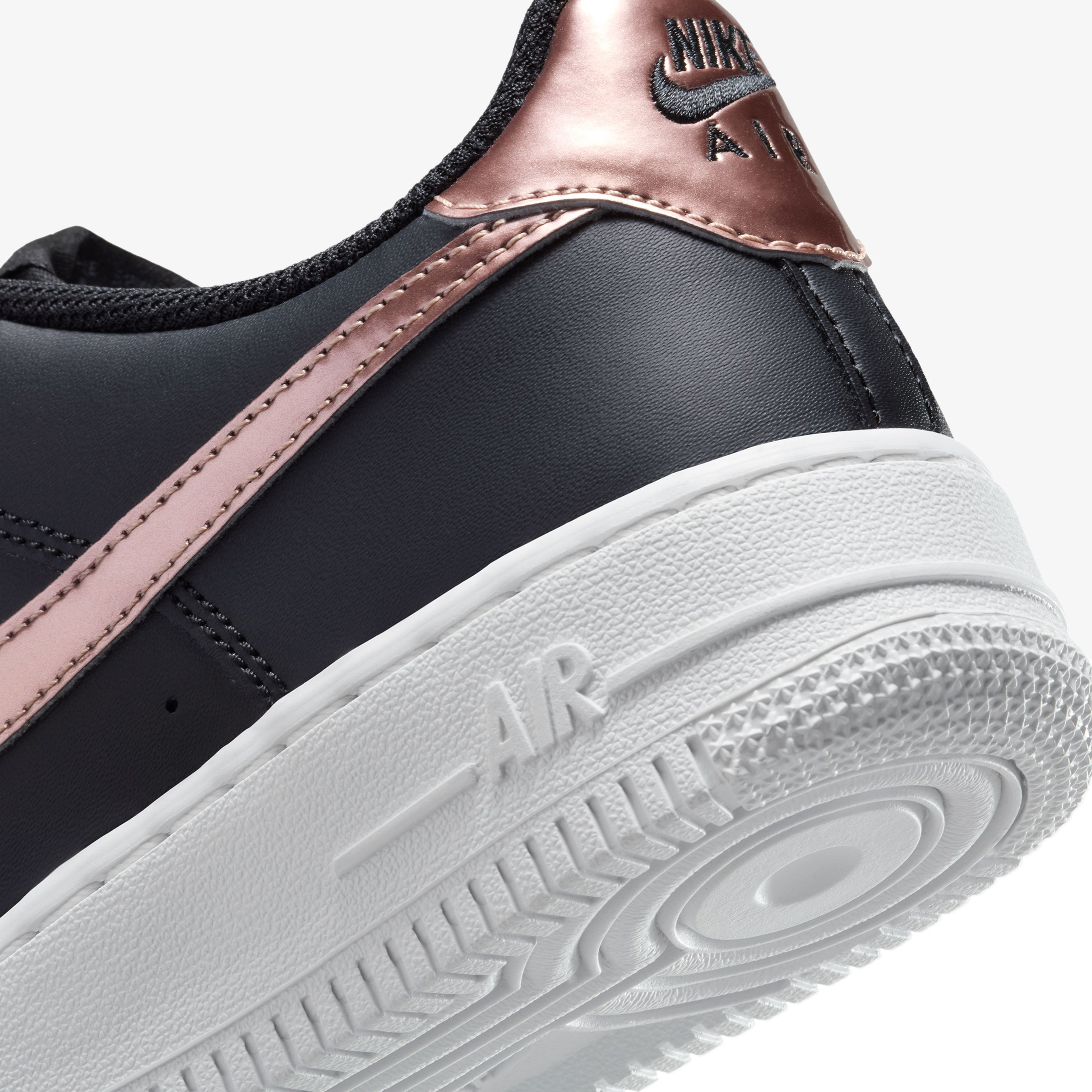 Nike Air Force 1 SE Genç Çocuk Siyah Spor Ayakkabı