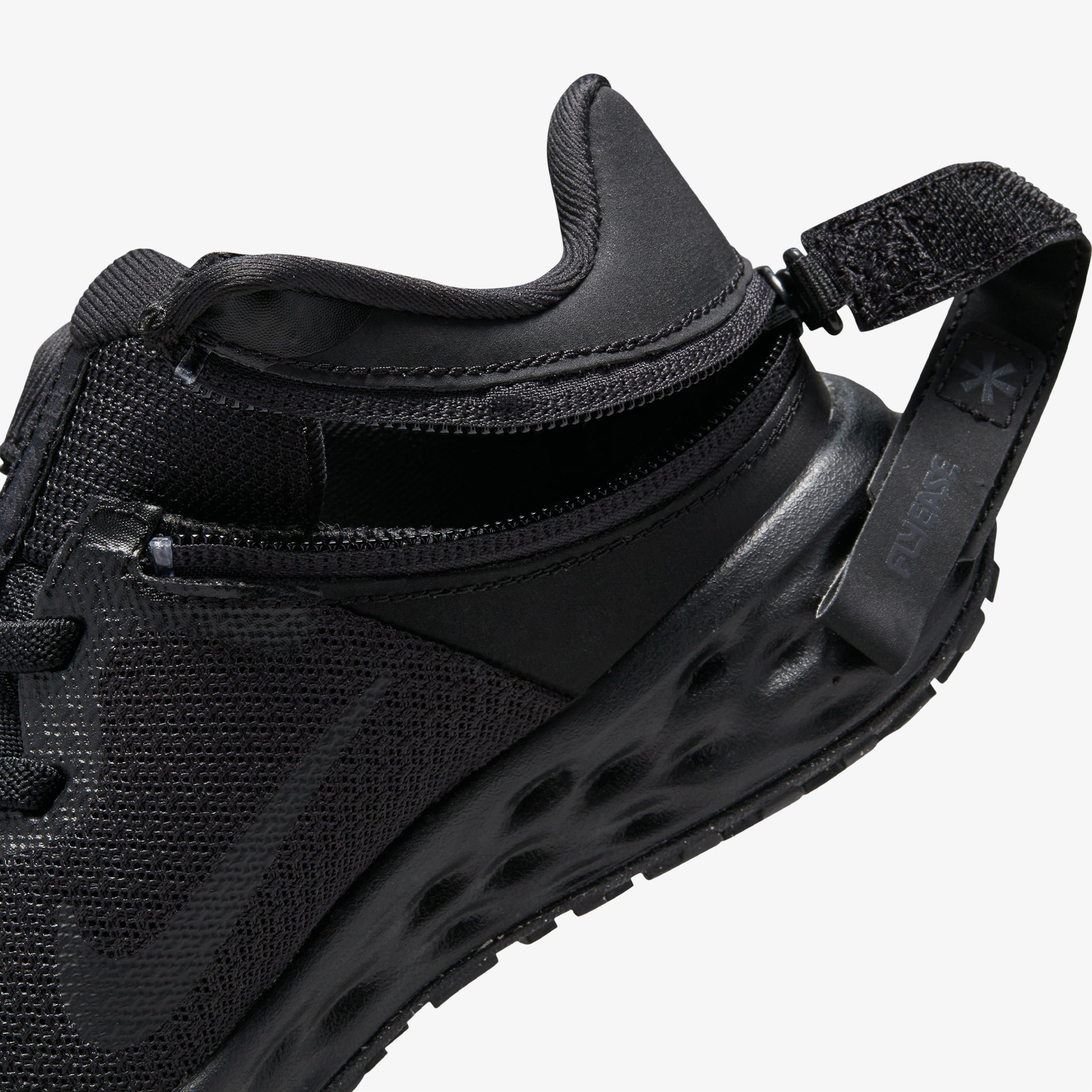 Nike Revolution 6 FlyEase Çocuk Siyah Koşu Ayakkabısı