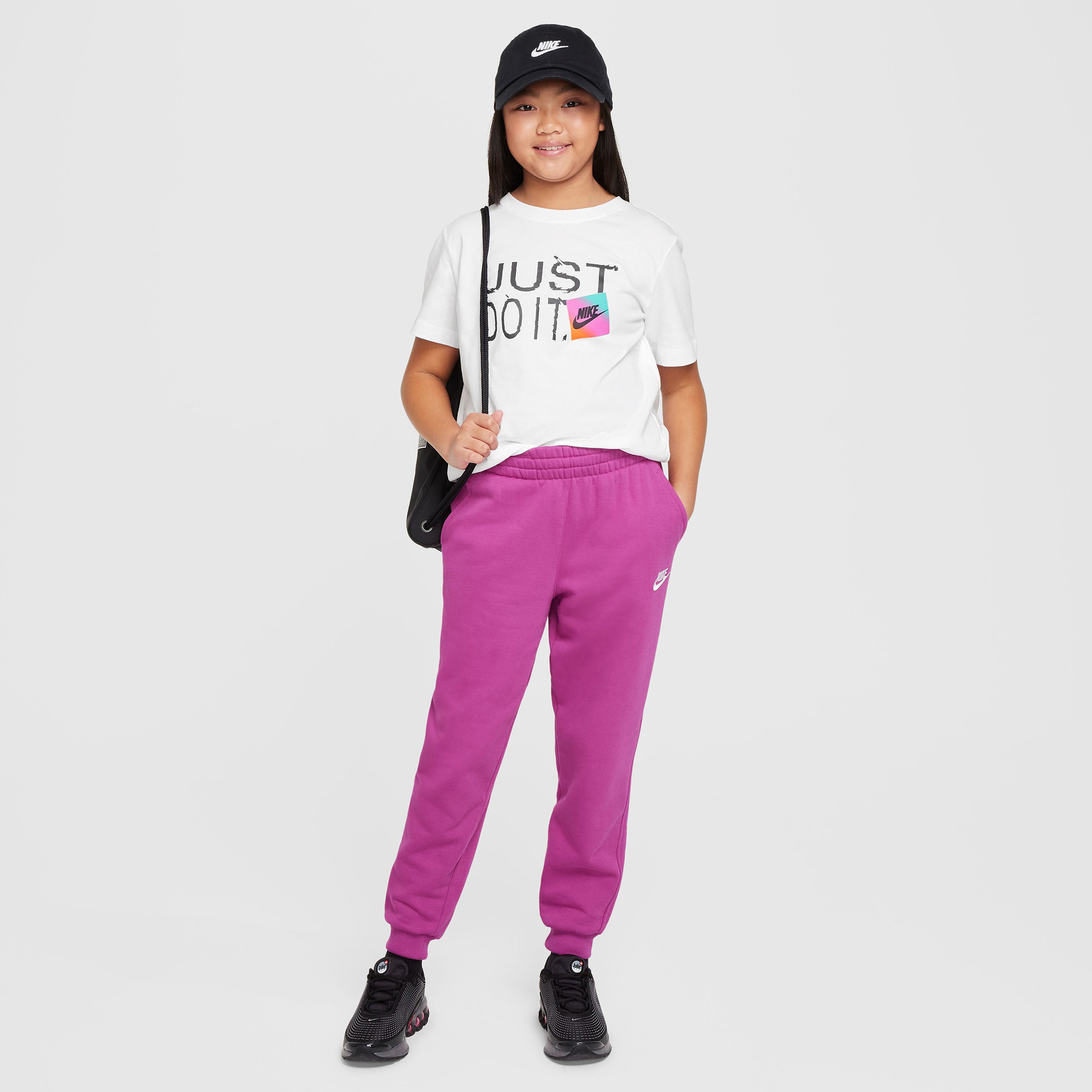 Nike Sportswear Genç Çocuk Beyaz T-Shirt