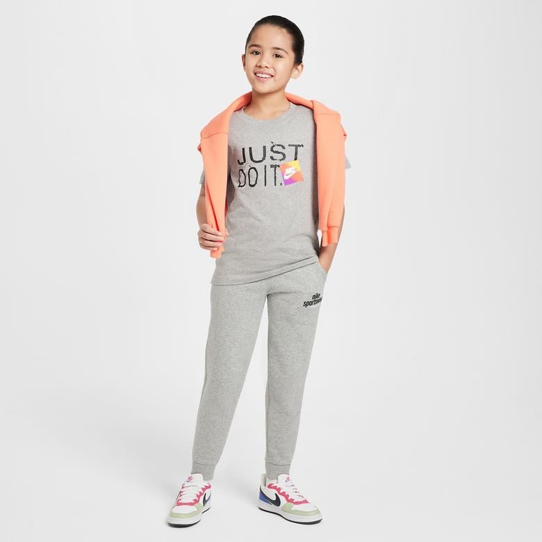 Nike Sportswear Genç Çocuk Gri T-Shirt