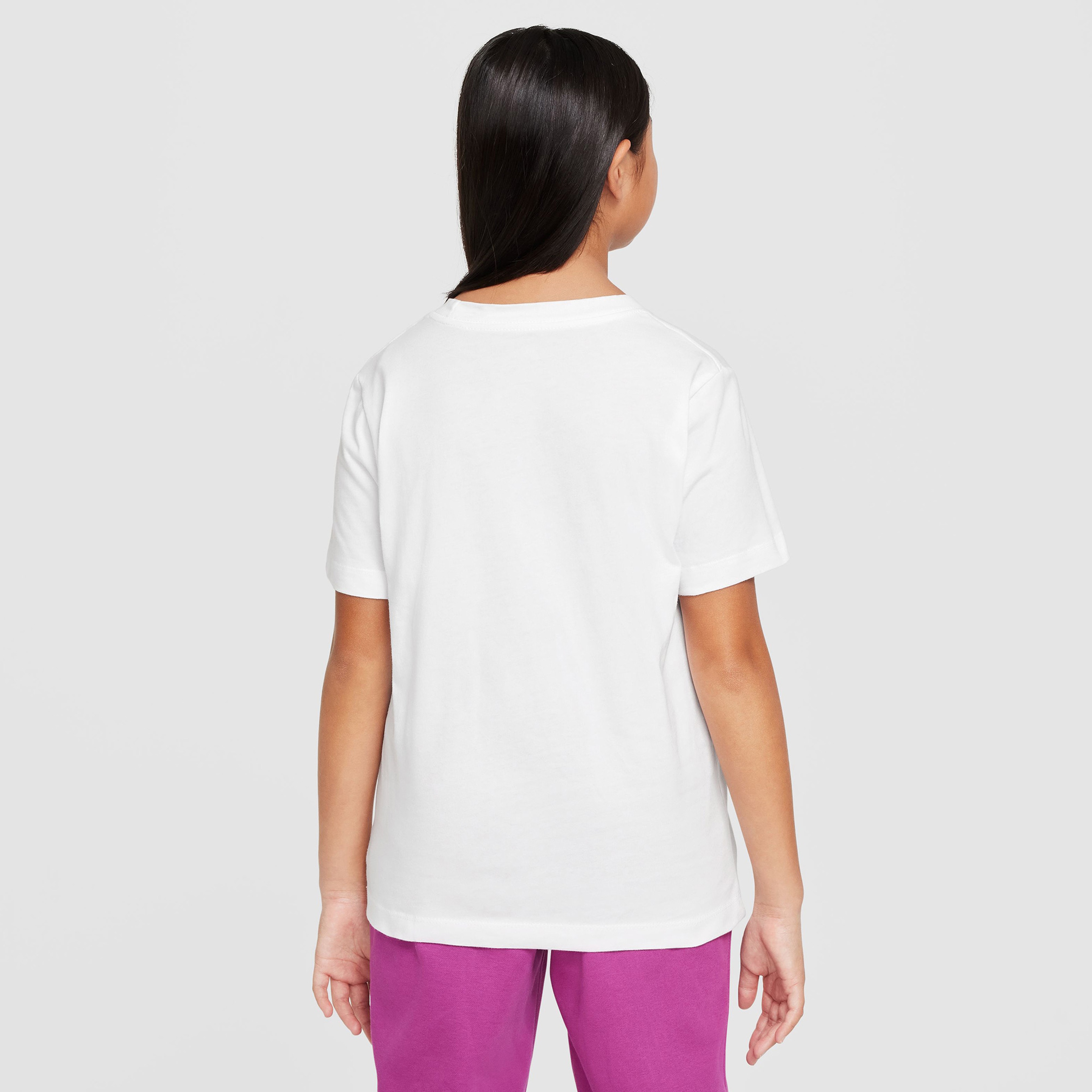 Nike Sportswear Genç Çocuk Beyaz T-Shirt