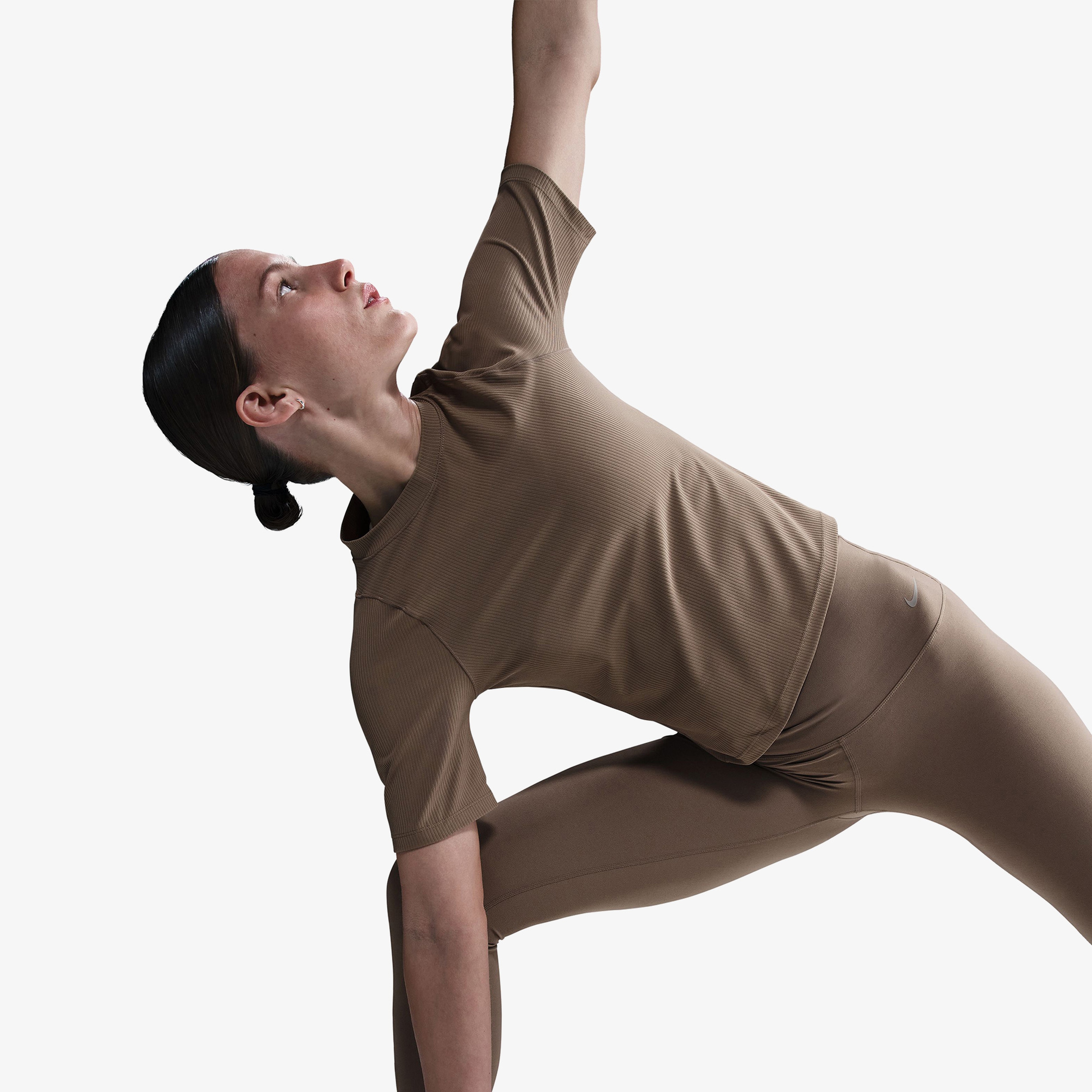 Nike Dri-Fit Zenvy Kadın Kahverengi T-Shirt