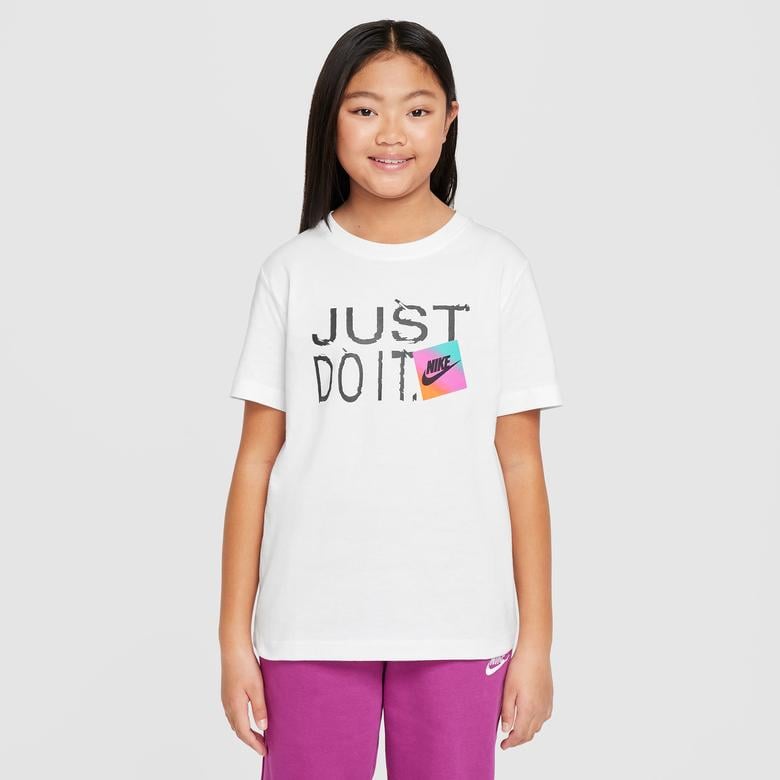 Nike Sportswear Genç Çocuk Beyaz T-Shirt