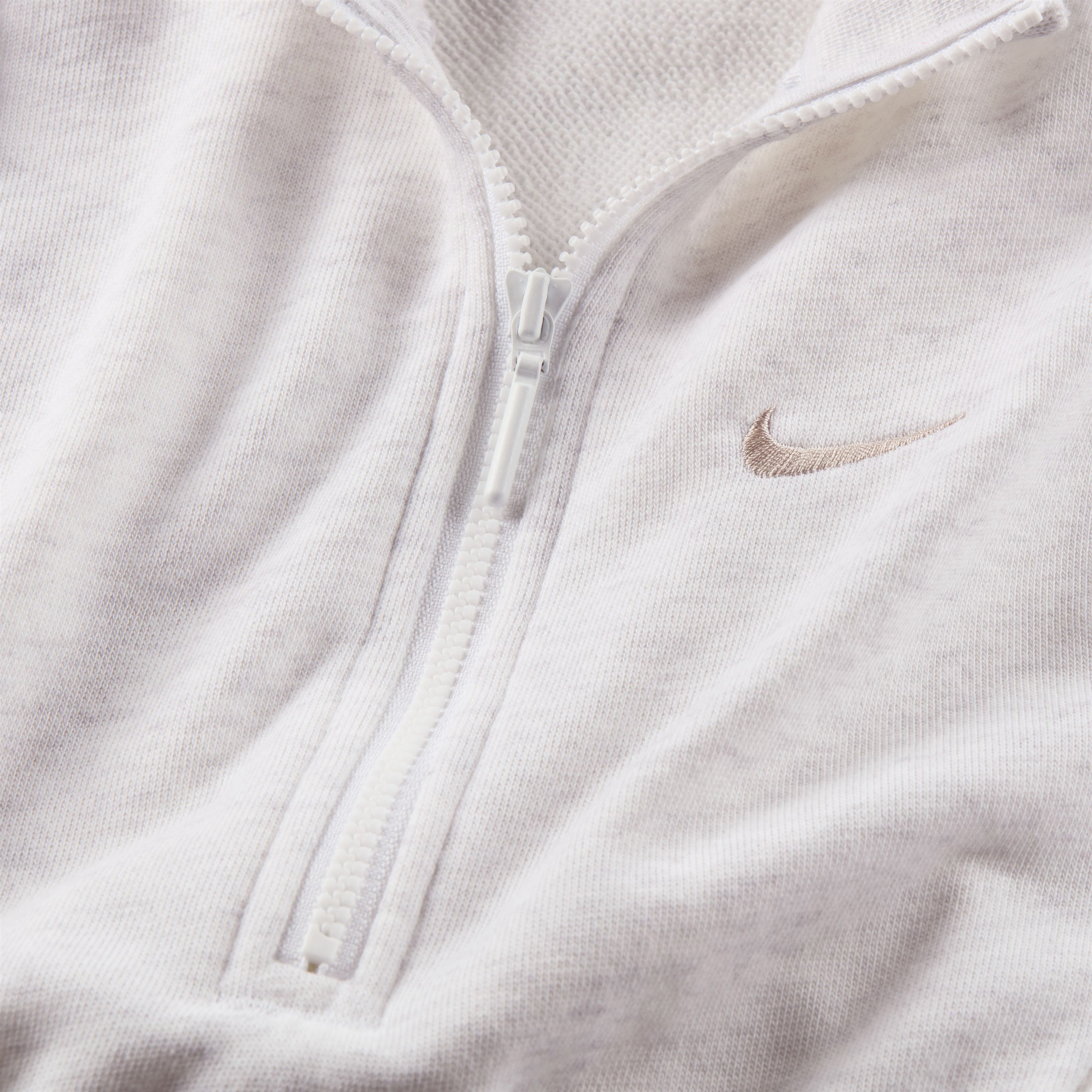 Nike Sportswear Chill Terry Kadın Beyaz Kolsuz T-Shirt