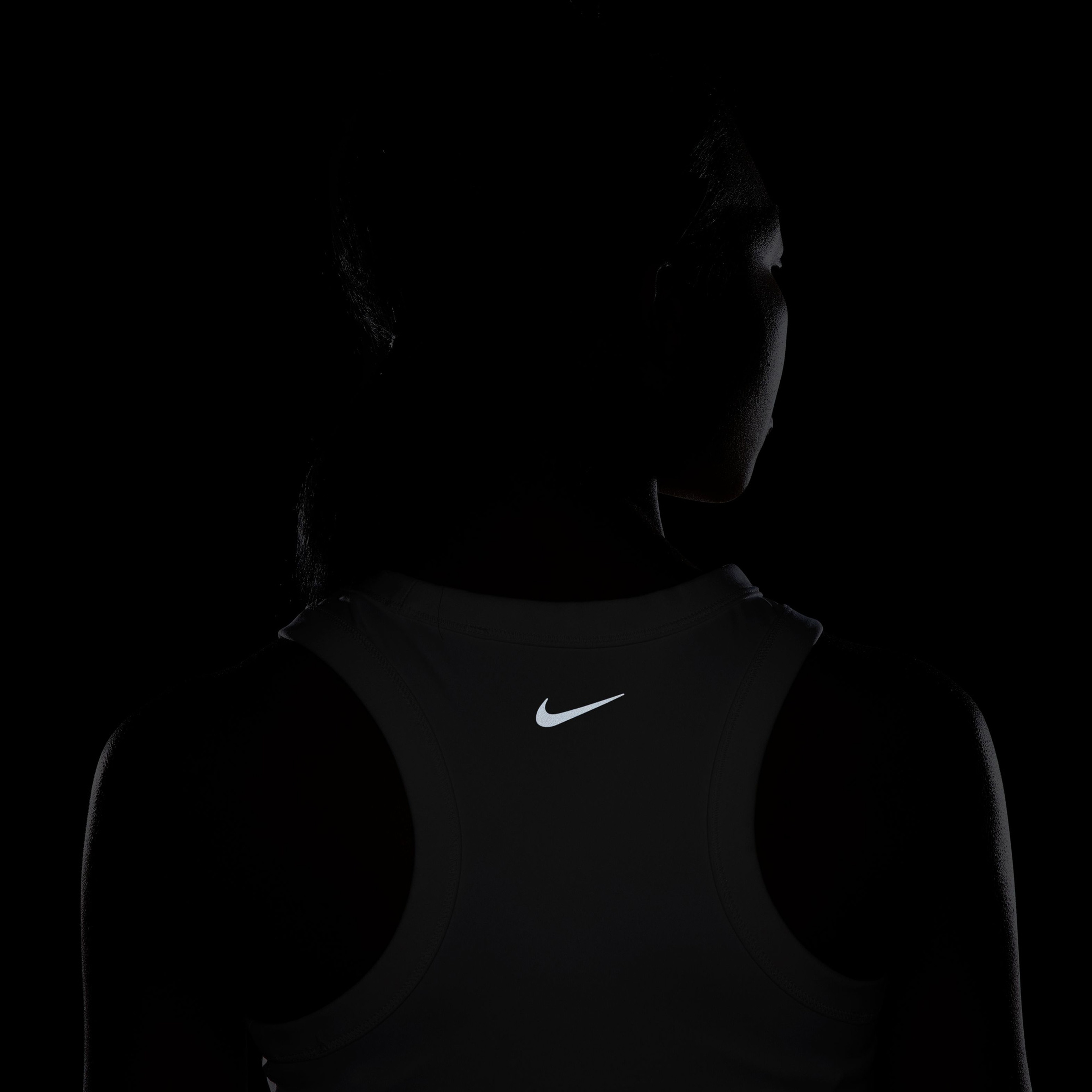 Nike One Fitted Kadın Beyaz Kolsuz T-Shirt