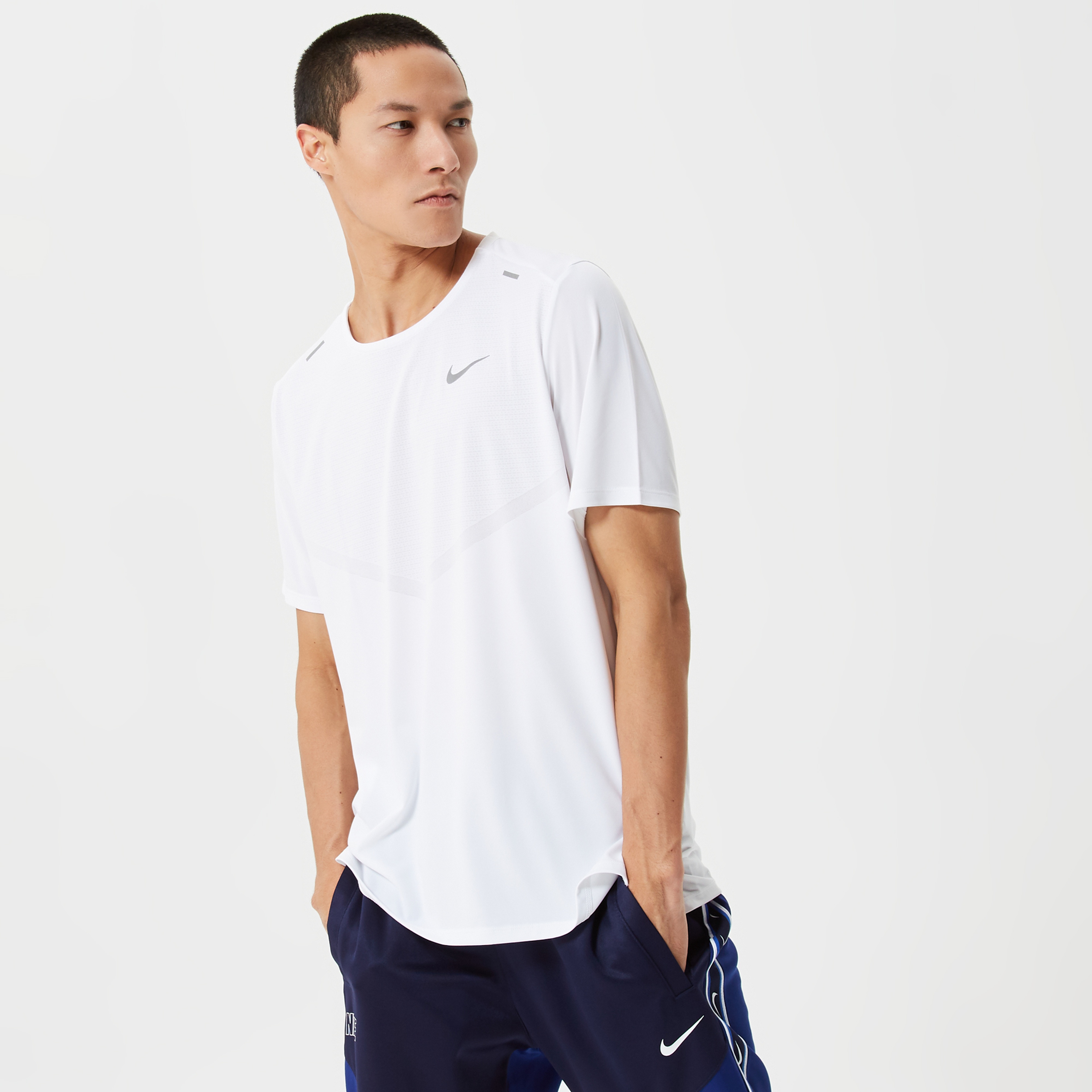 Nike Dri-FIT Rise 365 Erkek Beyaz T-Shirt