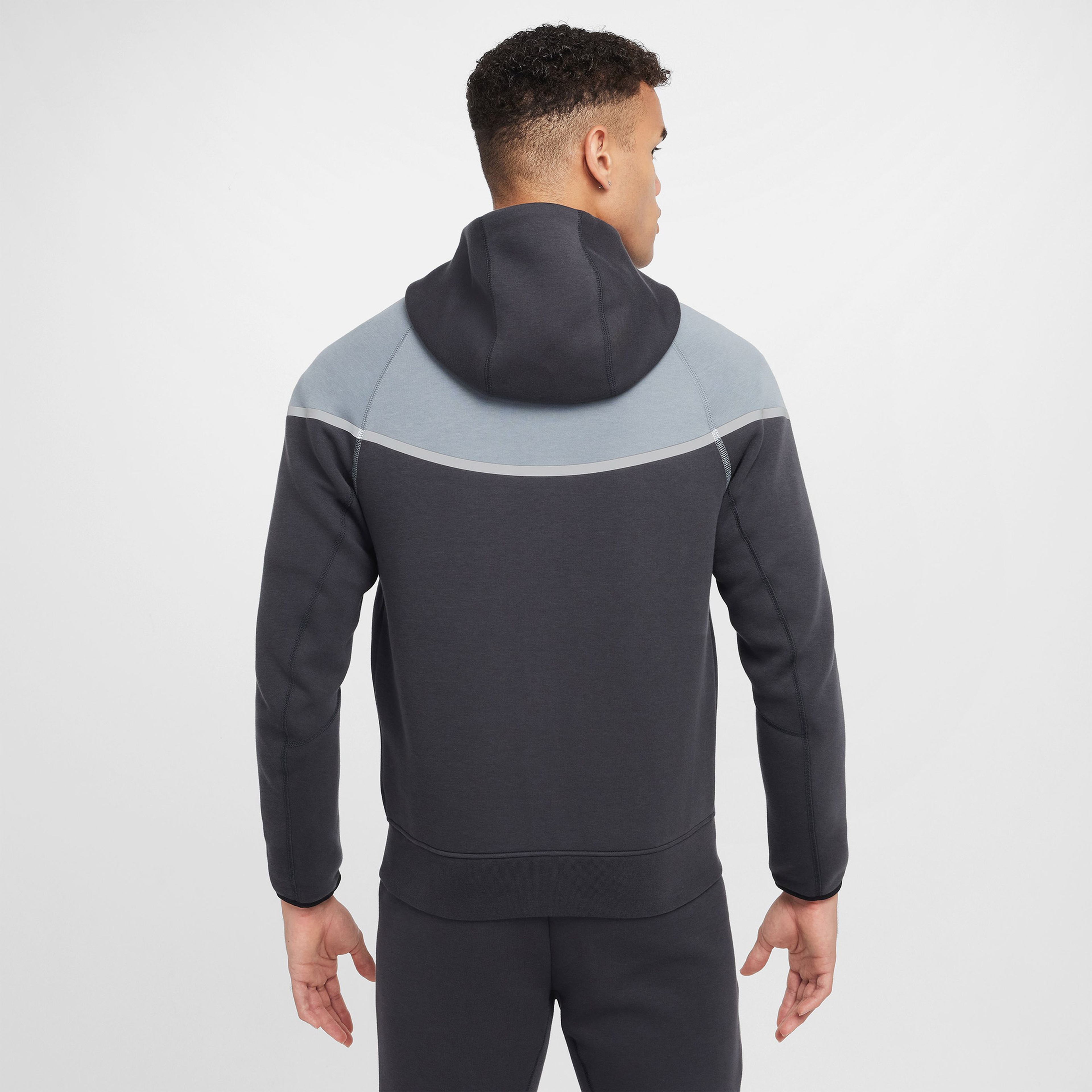 Nike Tech Windrunner Erkek Gri Kapüşonlu Ceket