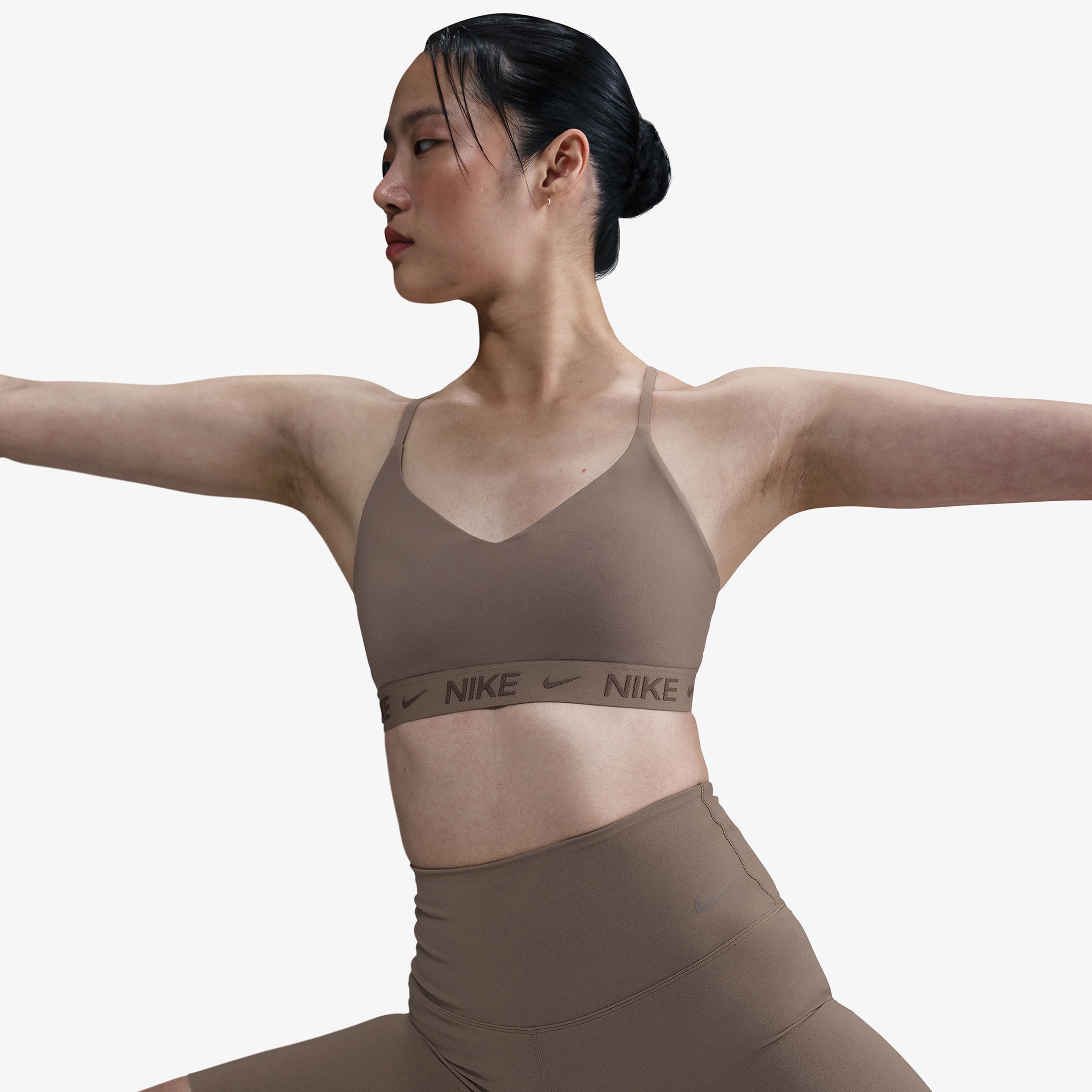 Nike Dri-Fit Indy Hafif Destekli Kadın Kahverengi Bra