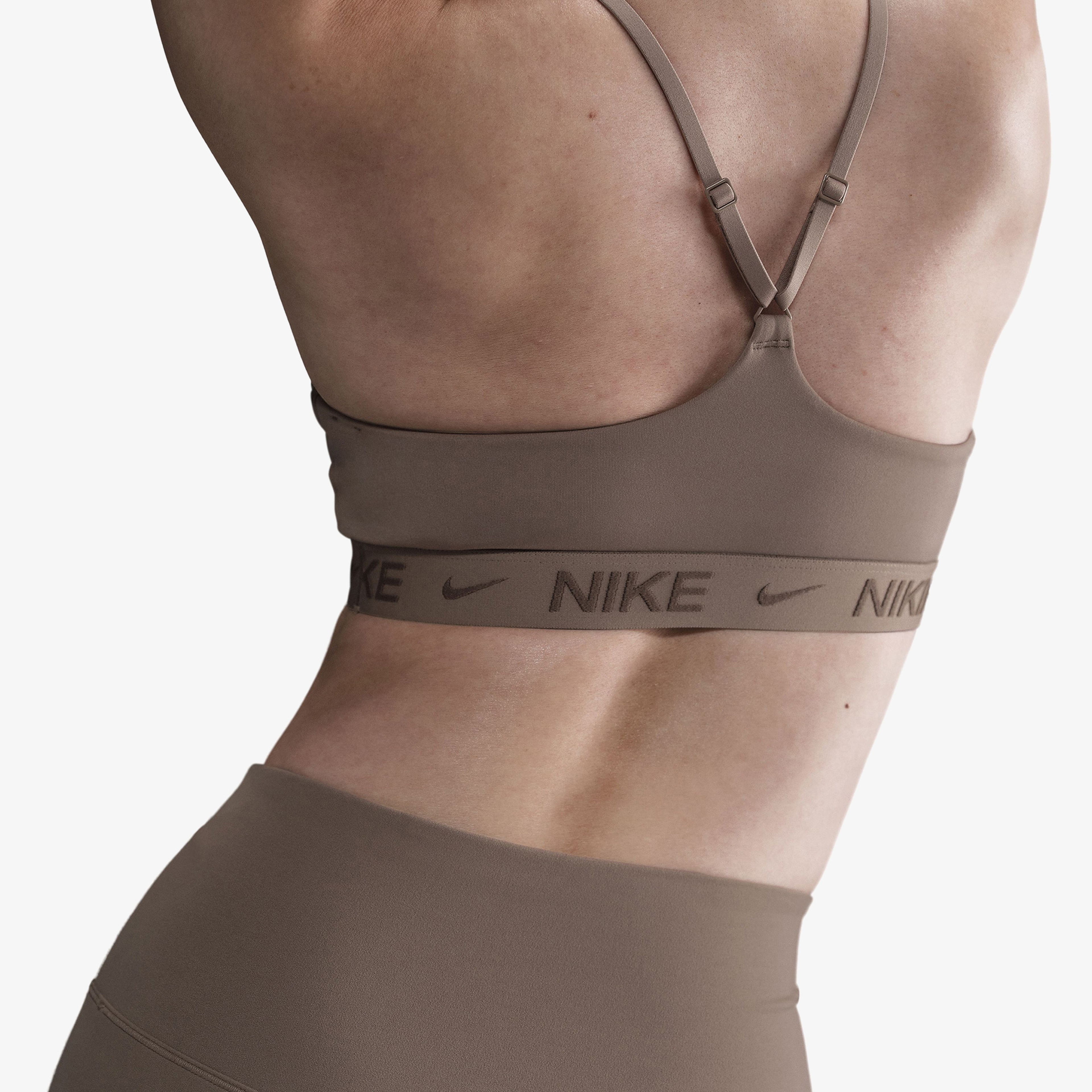 Nike Dri-Fit Indy Hafif Destekli Kadın Kahverengi Bra