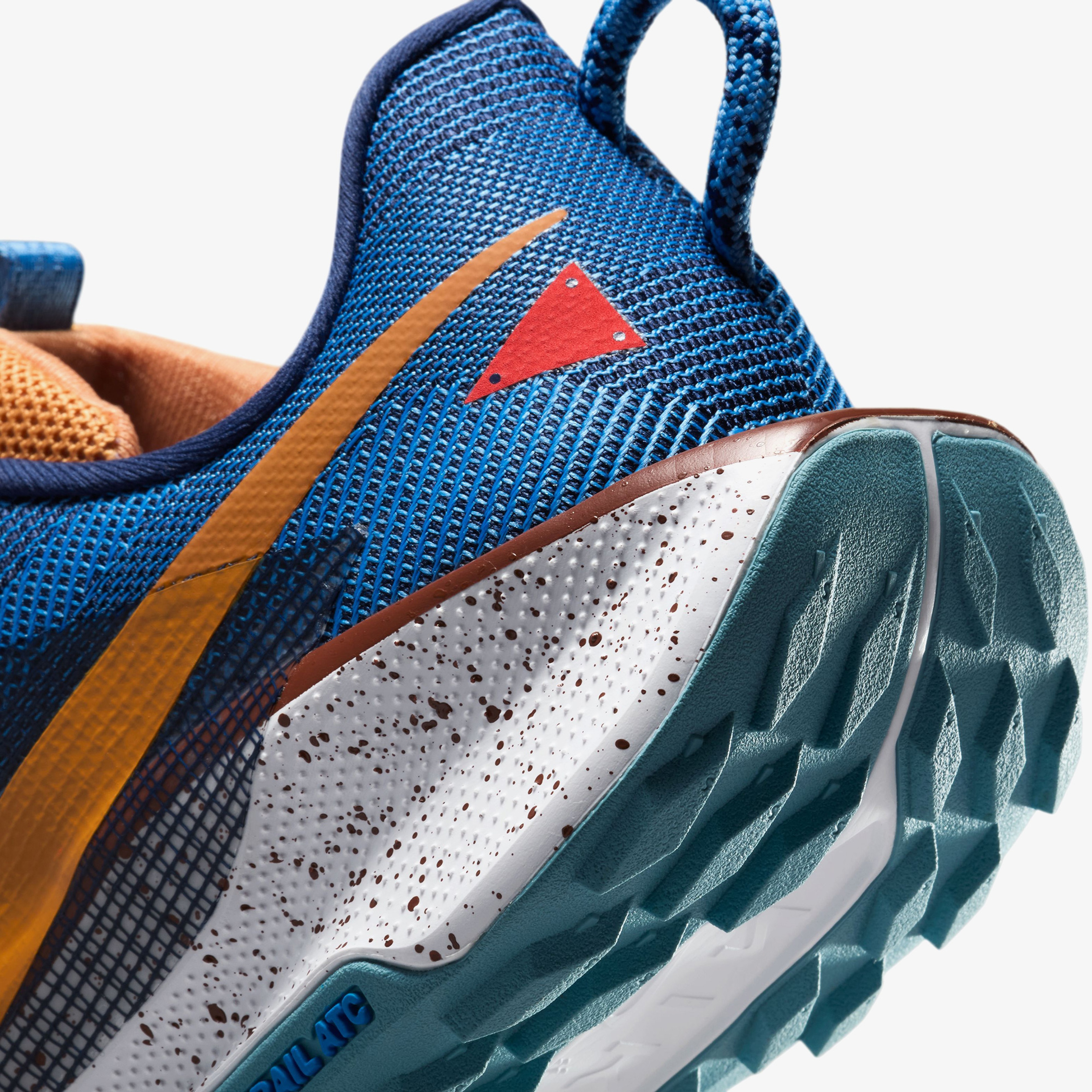 Nike Pegasus Trail 5 Kadın Mavi Koşu Ayakkabısı