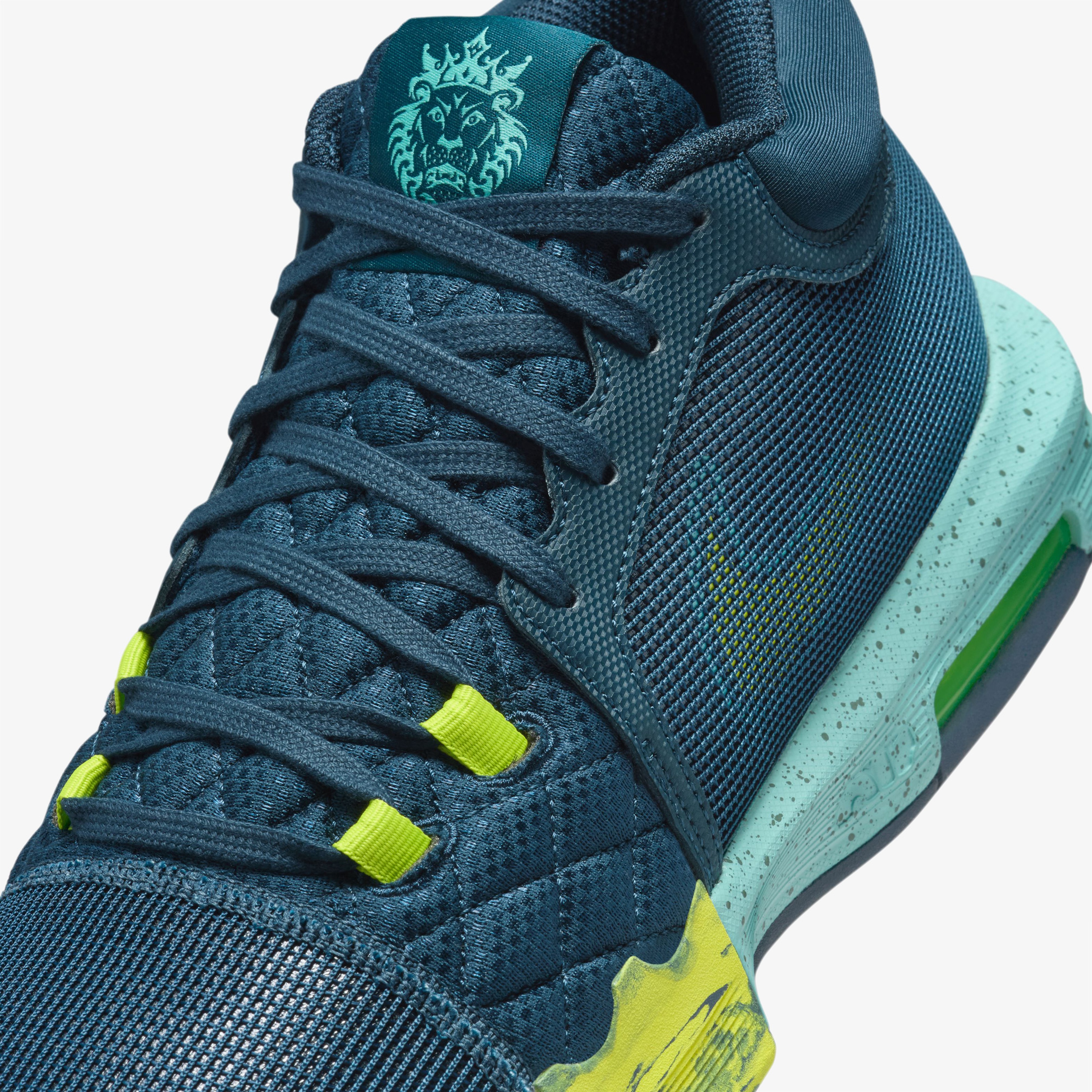 LeBron Witness 8 Erkek Lacivert Basketbol Ayakkabısı