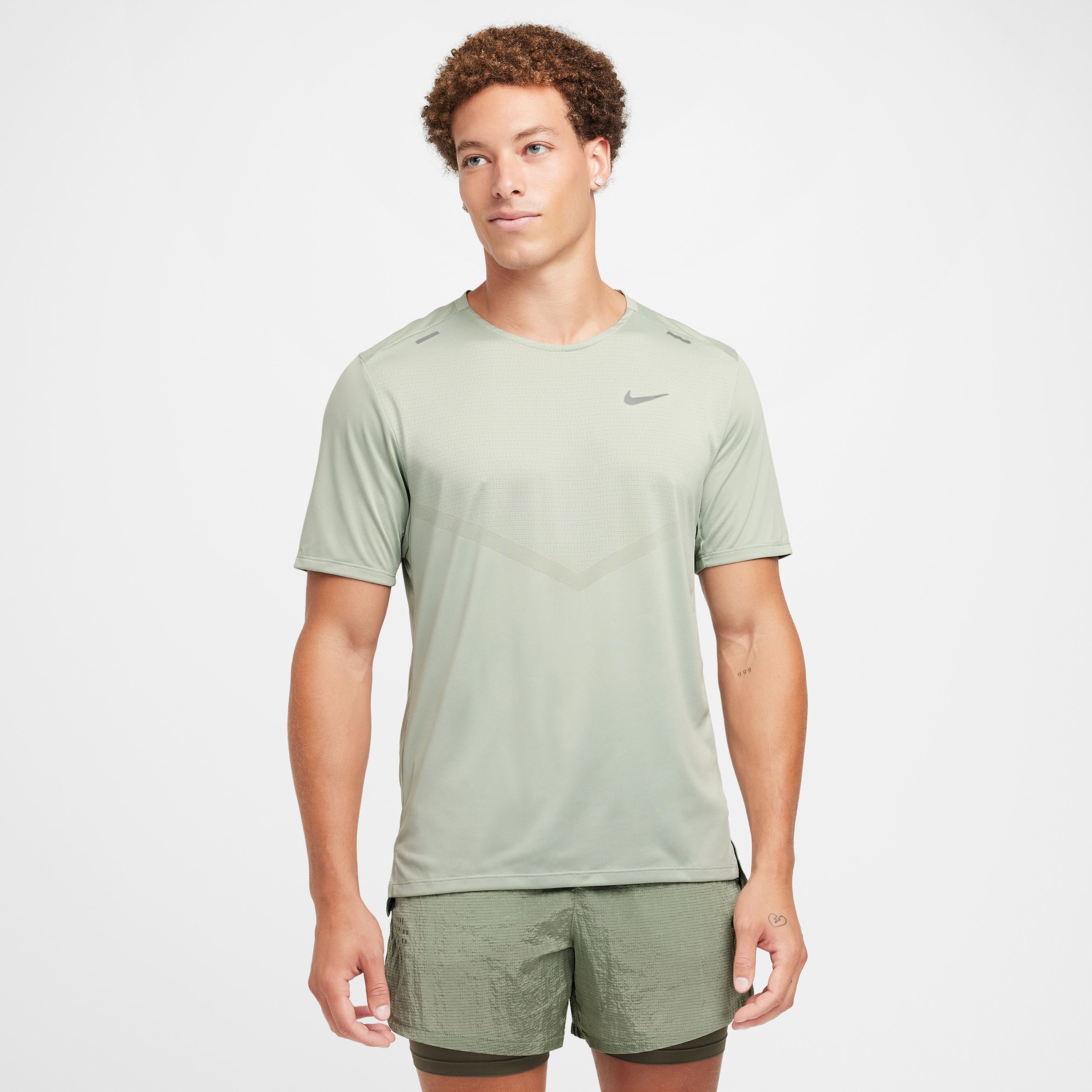 Nike Dri-Fit Rise 365 Erkek Yeşil T-Shirt