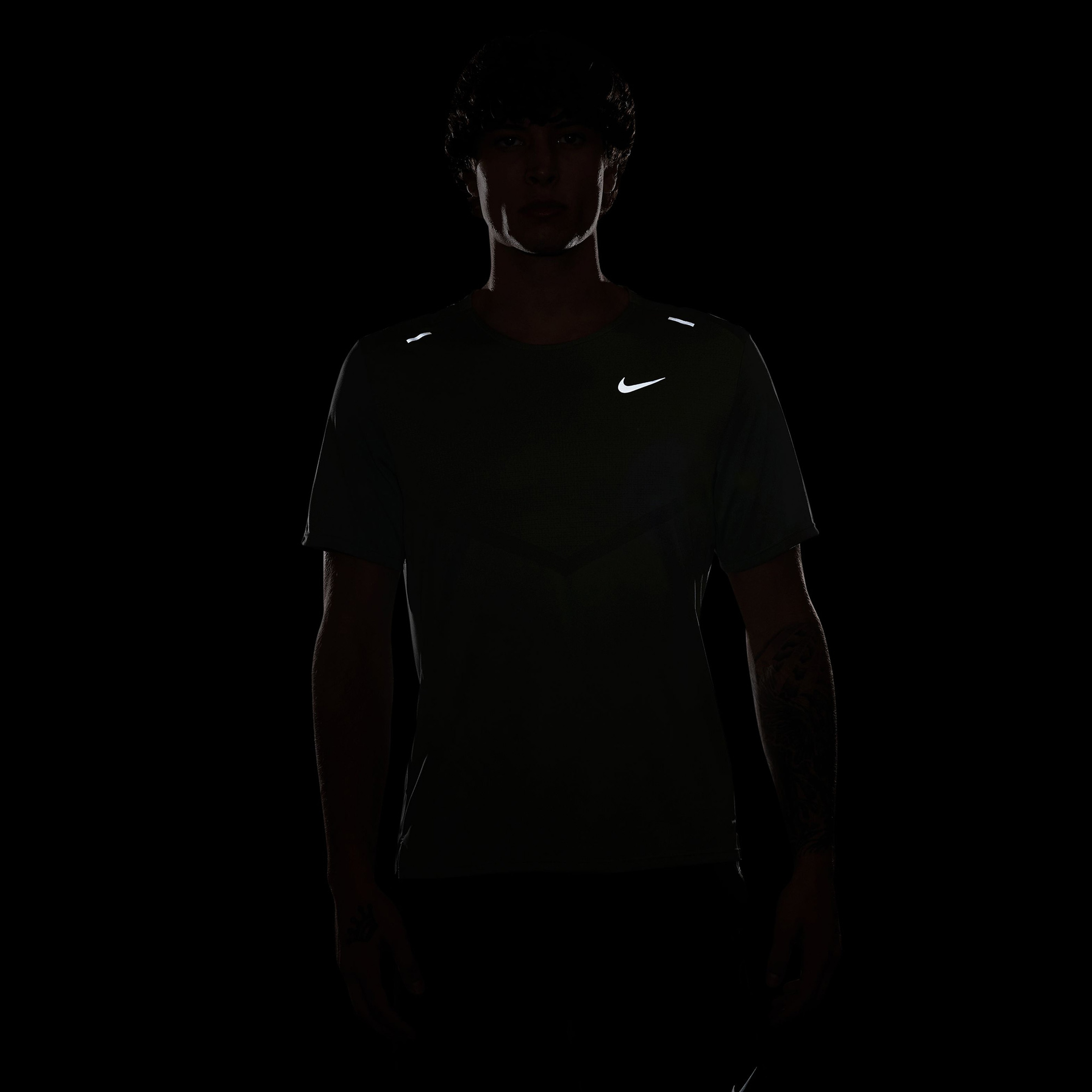 Nike Dri-Fit Rise 365 Erkek Yeşil T-Shirt