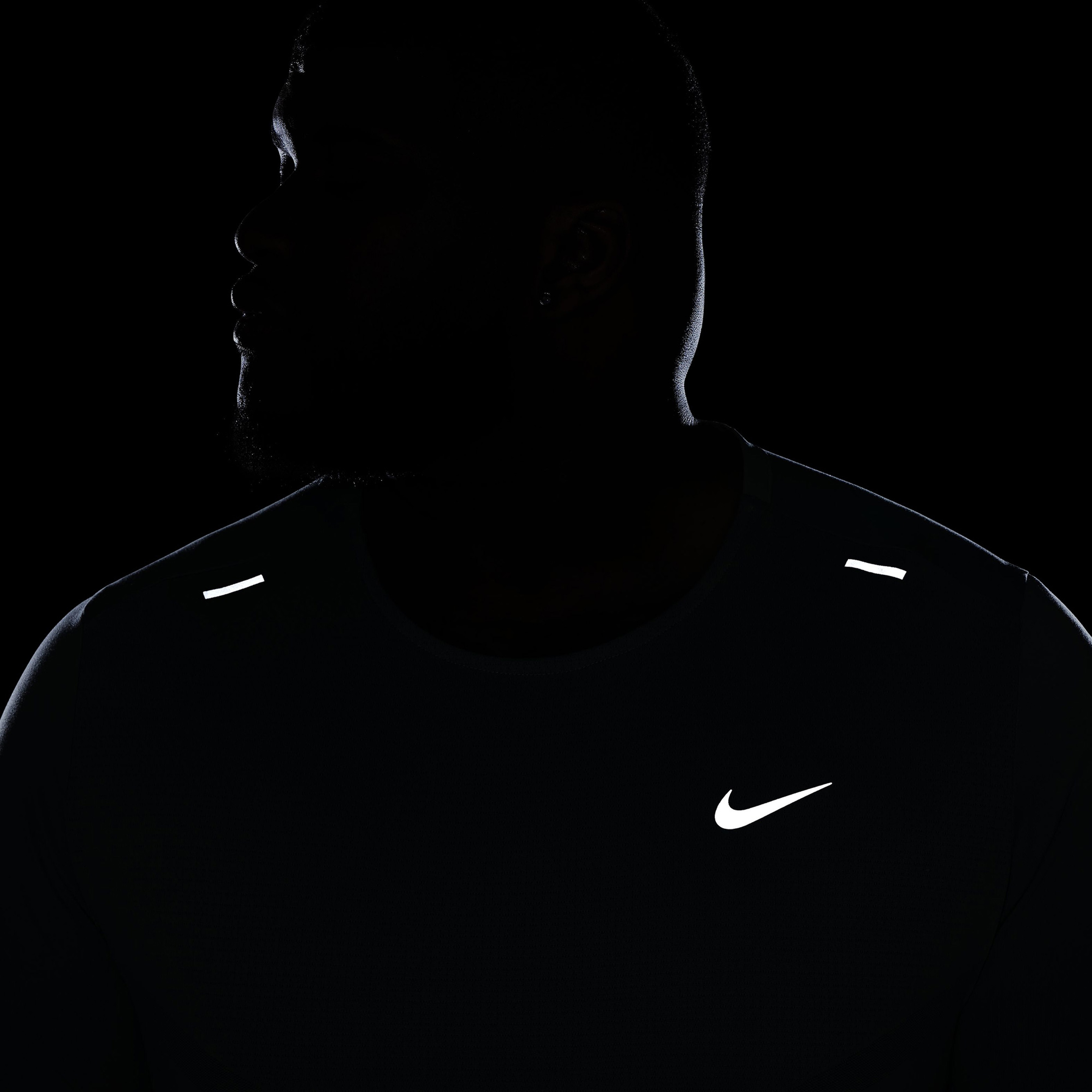 Nike Dri-Fit Rise 365 Erkek Yeşil T-Shirt