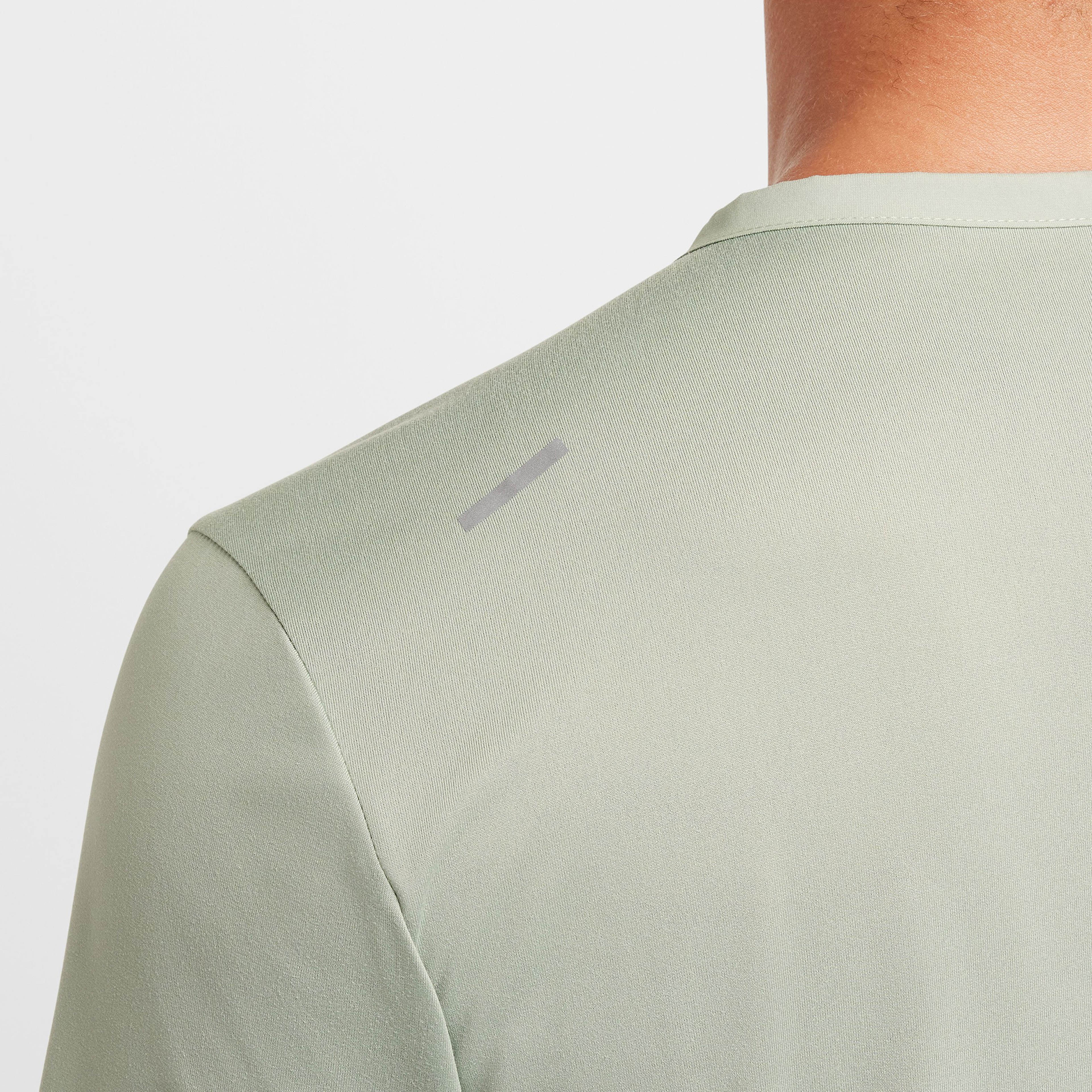 Nike Dri-Fit Rise 365 Erkek Yeşil T-Shirt