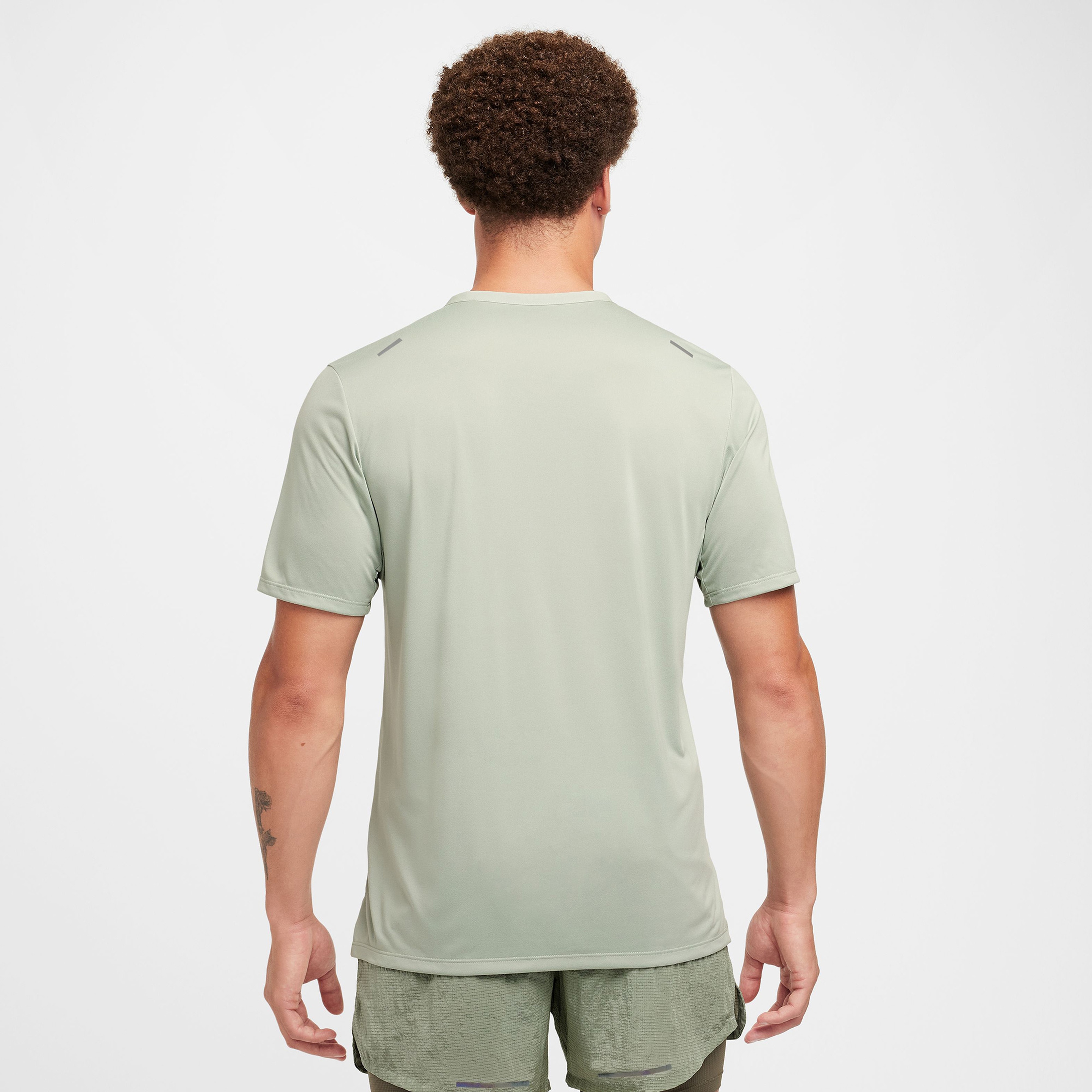 Nike Dri-Fit Rise 365 Erkek Yeşil T-Shirt