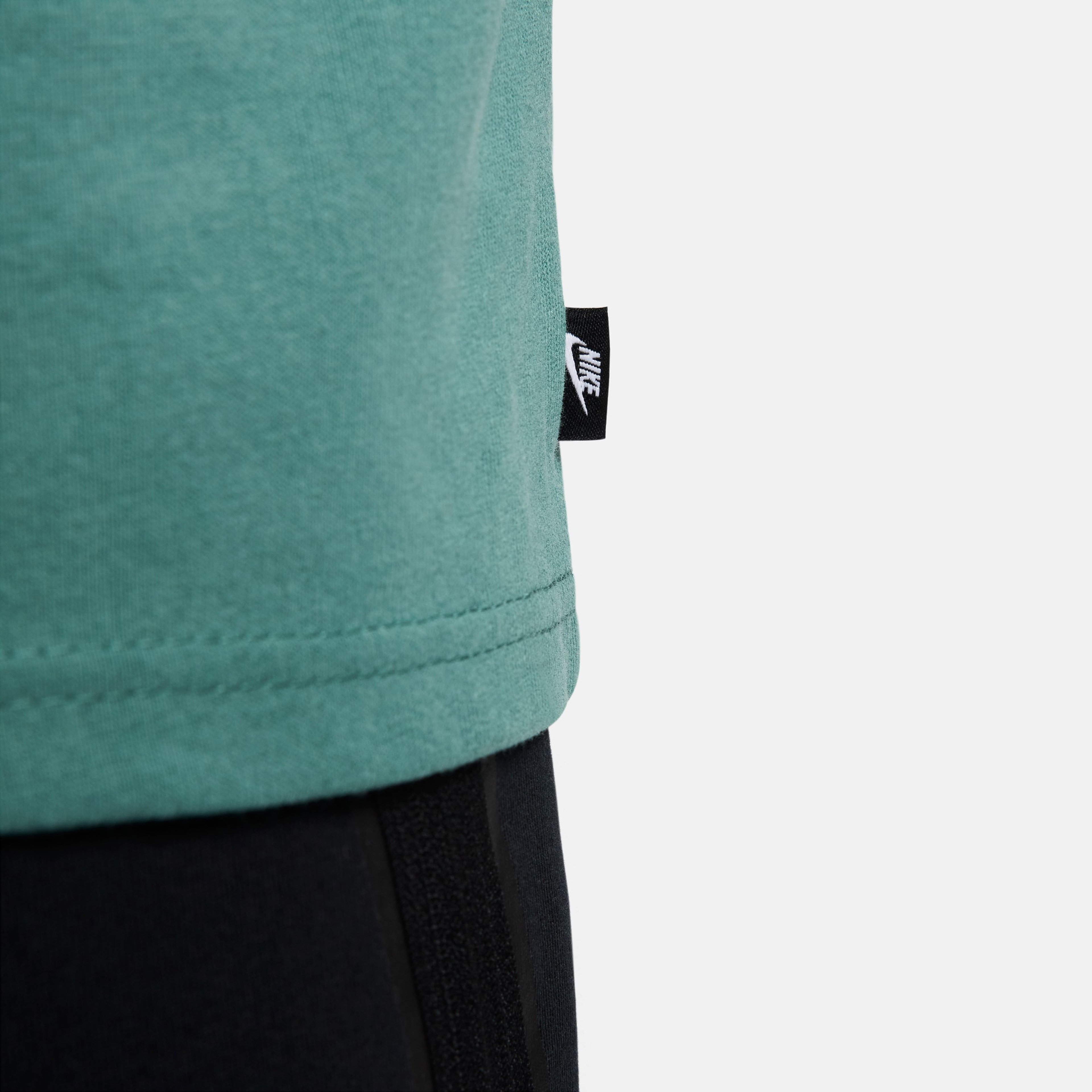 Nike Sportswear Premium Essentials Erkek Yeşil T-Shirt