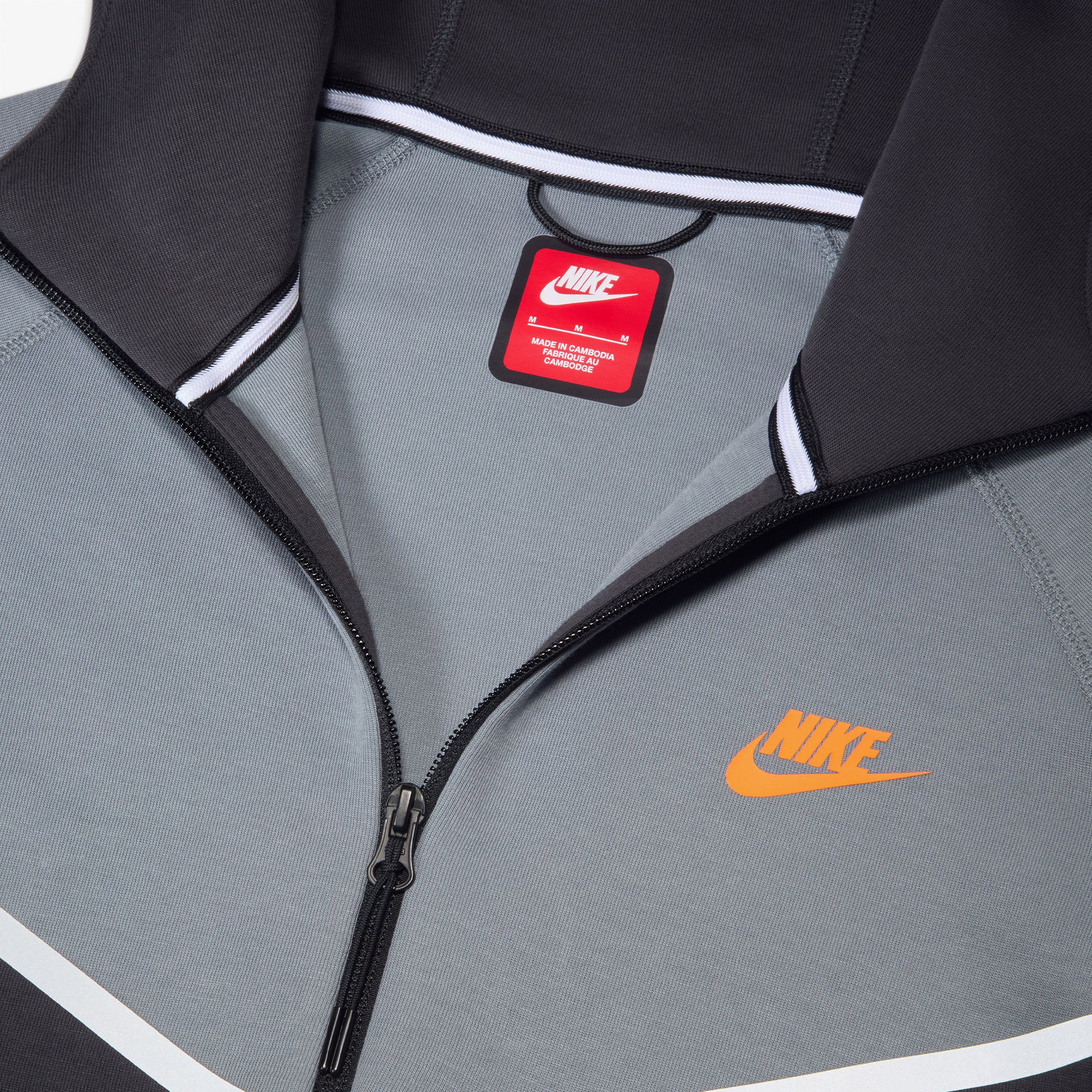 Nike Tech Windrunner Erkek Gri Kapüşonlu Ceket