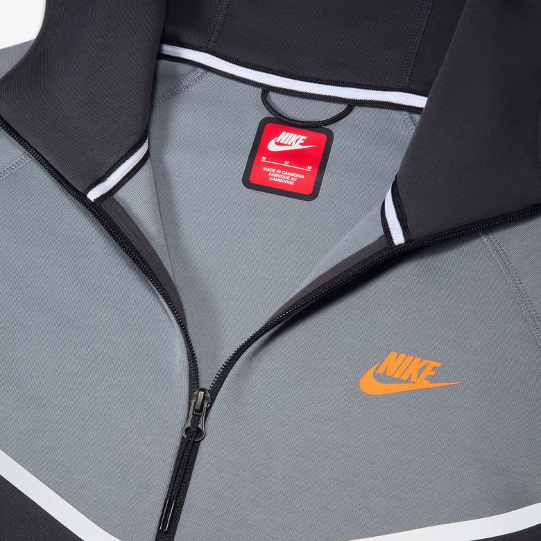 Nike Tech Windrunner Erkek Gri Kapüşonlu Ceket