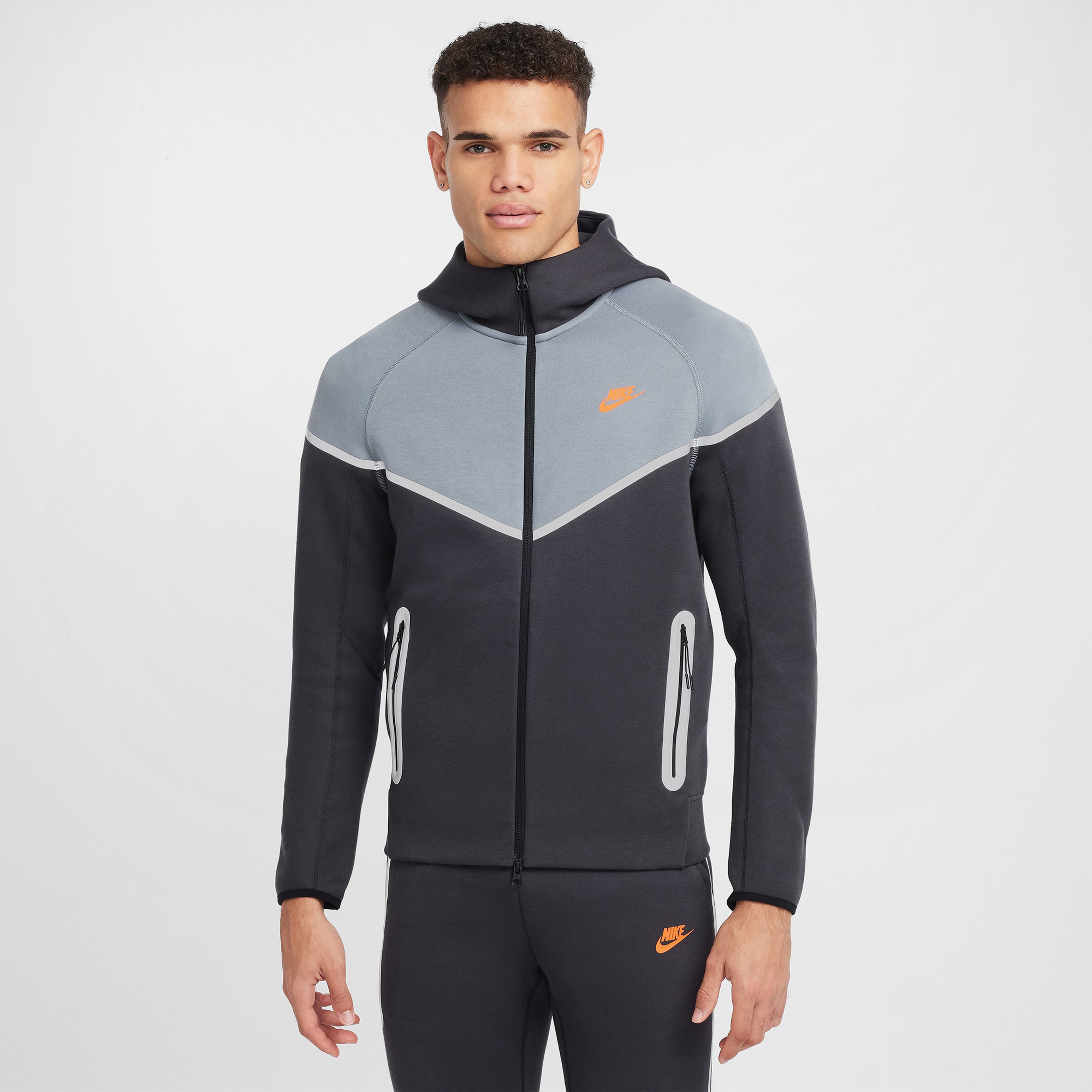 Nike Tech Windrunner Erkek Gri Kapüşonlu Ceket