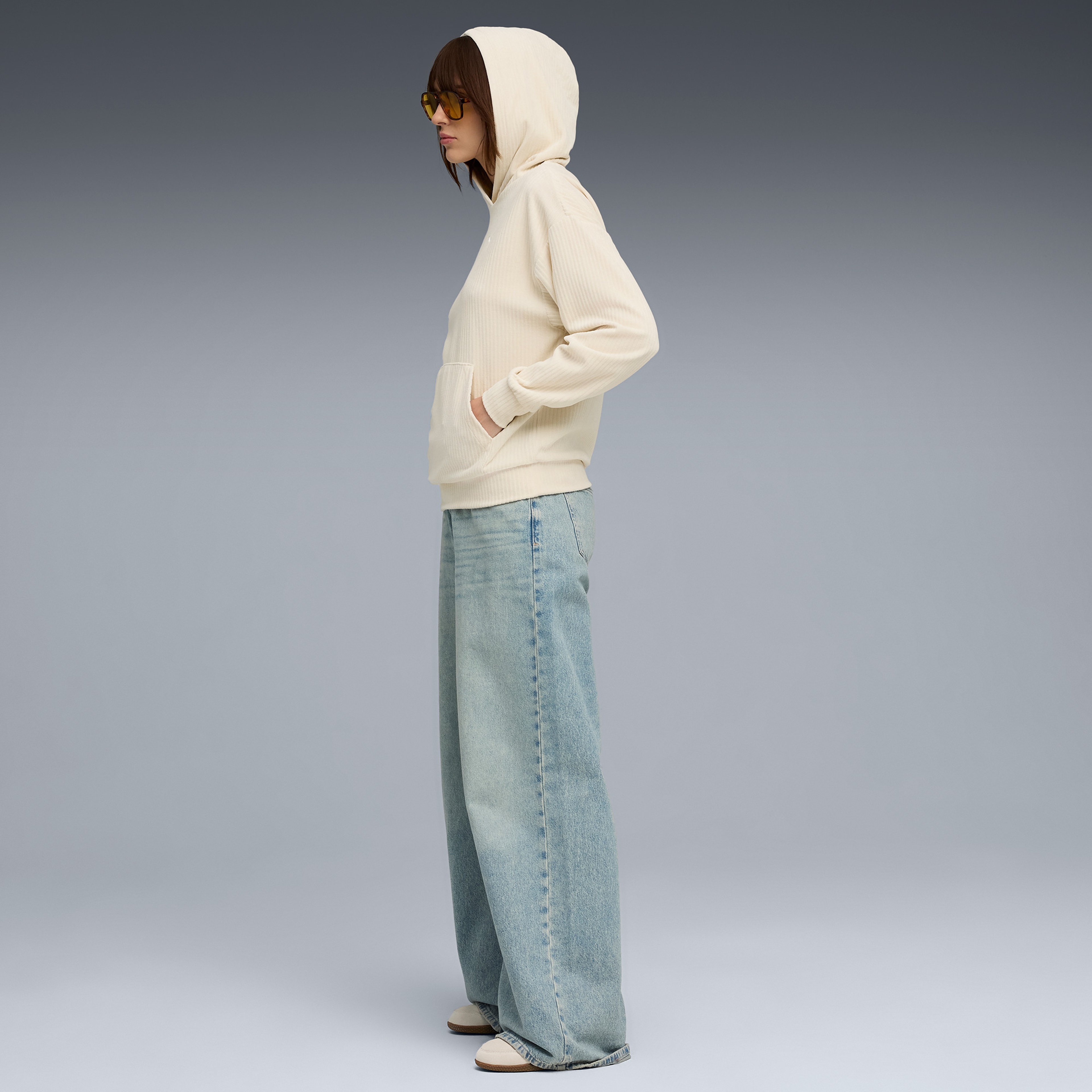 Puma Essentials Elevated Velour Kadın Krem Sweatshirt