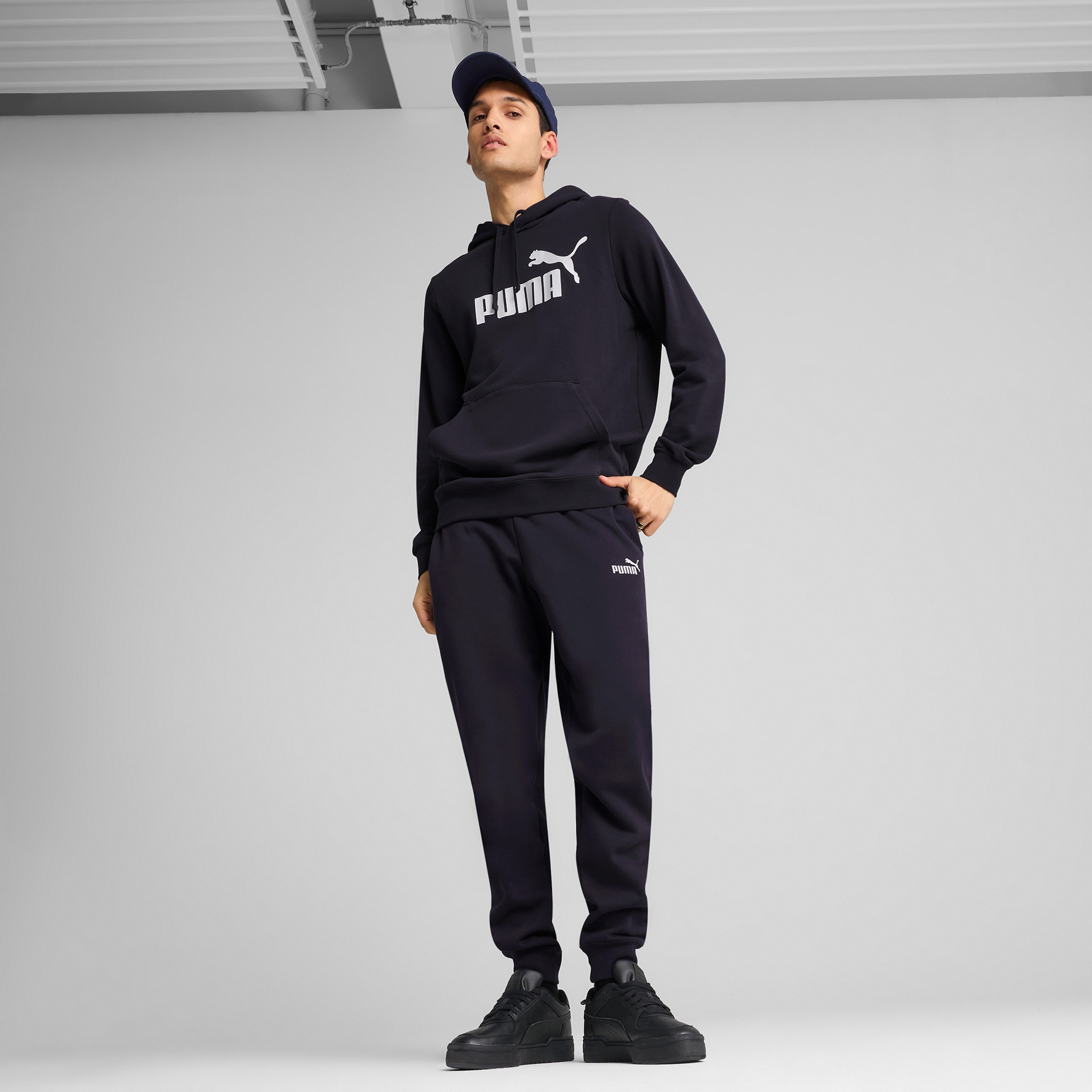 Puma Essentials No. 1 Logo Erkek Lacivert Sweatshirt