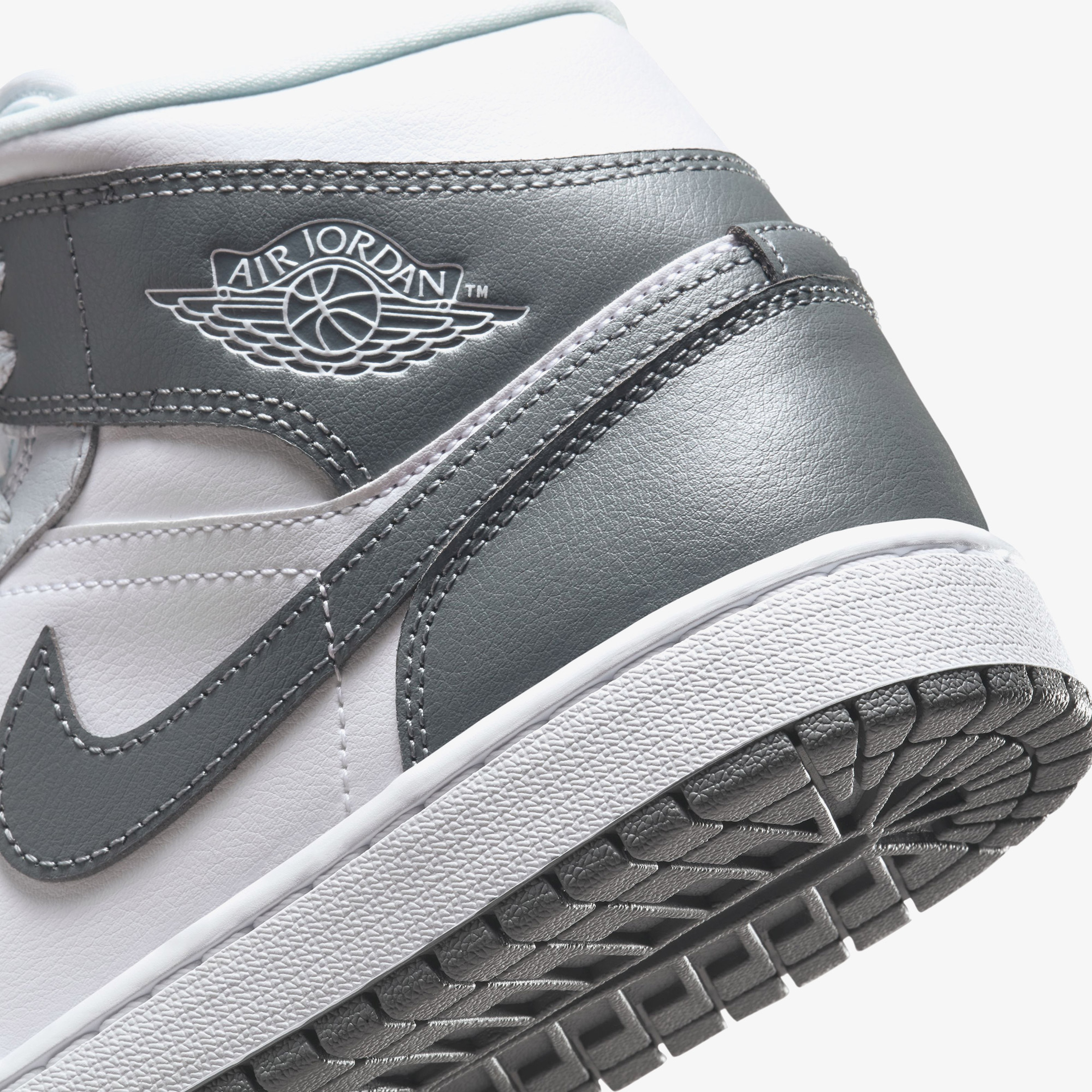 靴/バッグ Nike Women's Air Jordan 1 Retro High OG "Medium Grey" NIKE（ナイキ） NIKE WMNS AIR JORDAN 1 RETRO HIGH OG 
