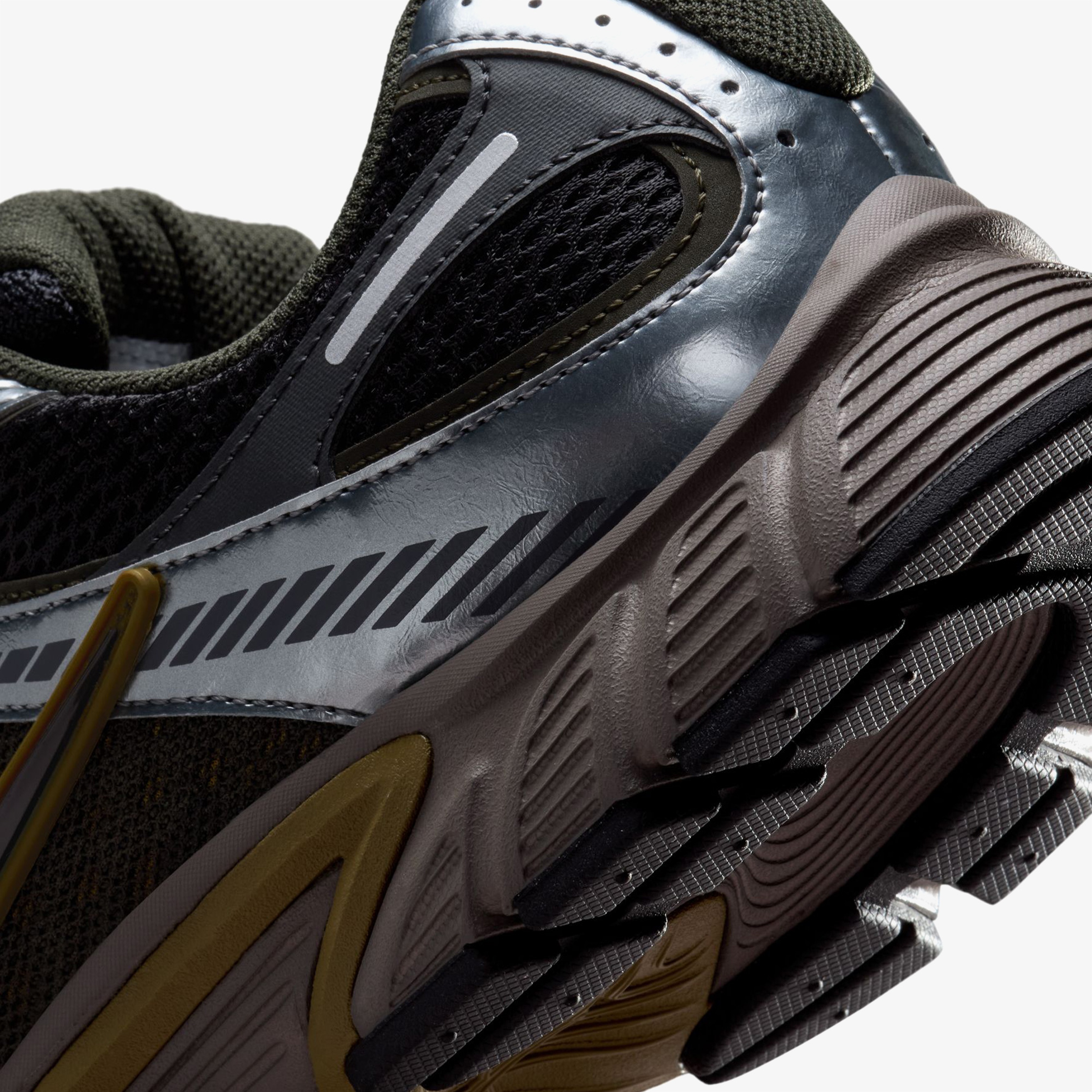 Nike V5 RNR Erkek Siyah Spor Ayakkabı