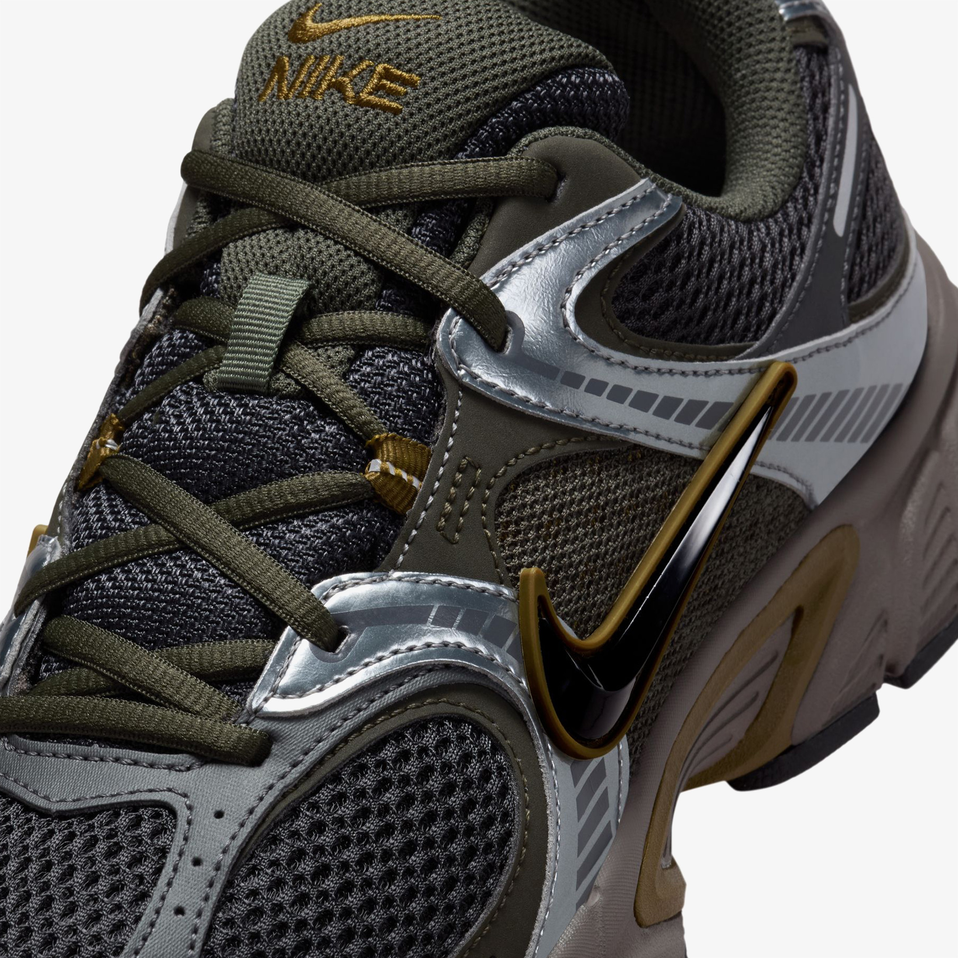 Nike V5 RNR Erkek Siyah Spor Ayakkabı