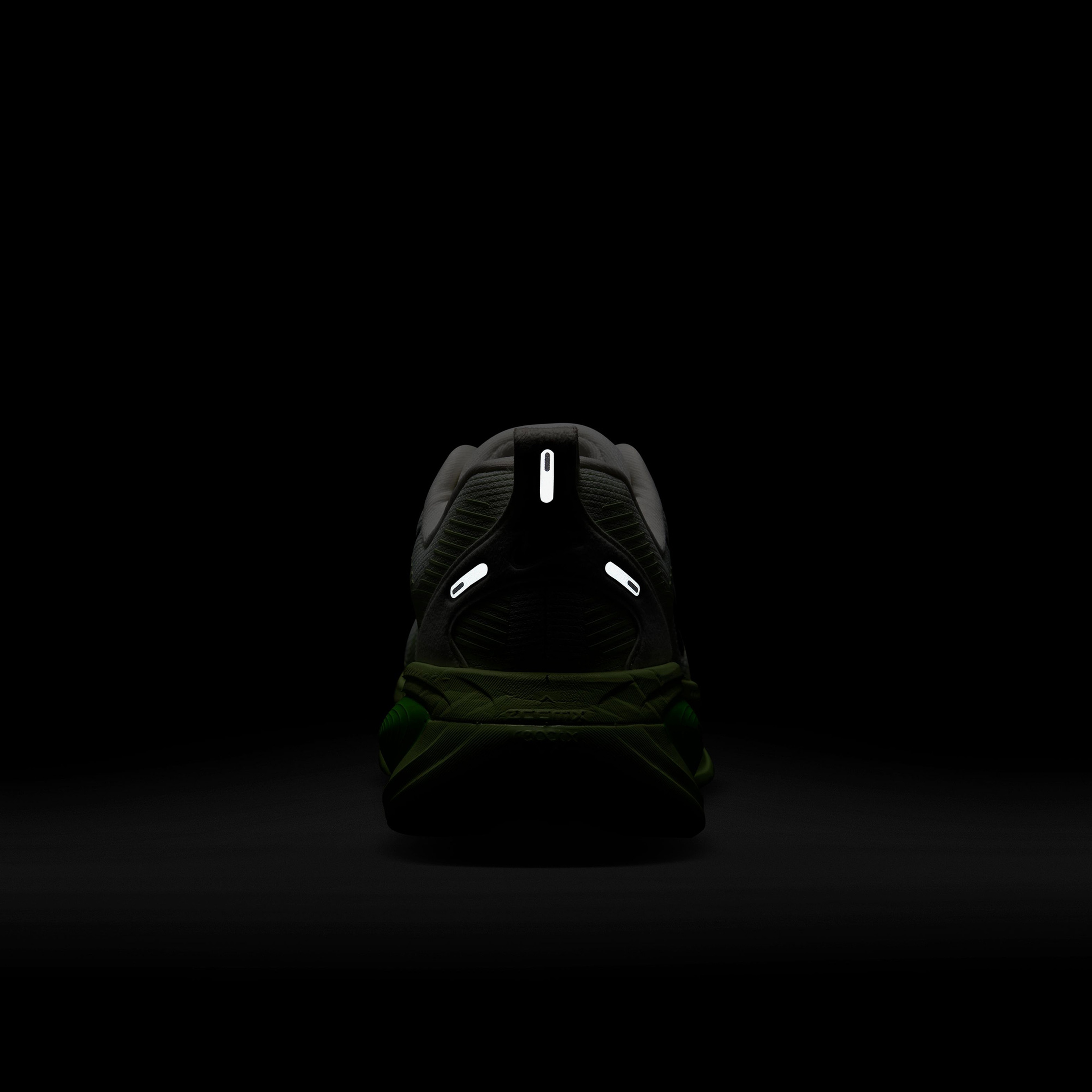 Nike Vomero 18 Kadın Beyaz Koşu Ayakkabısı