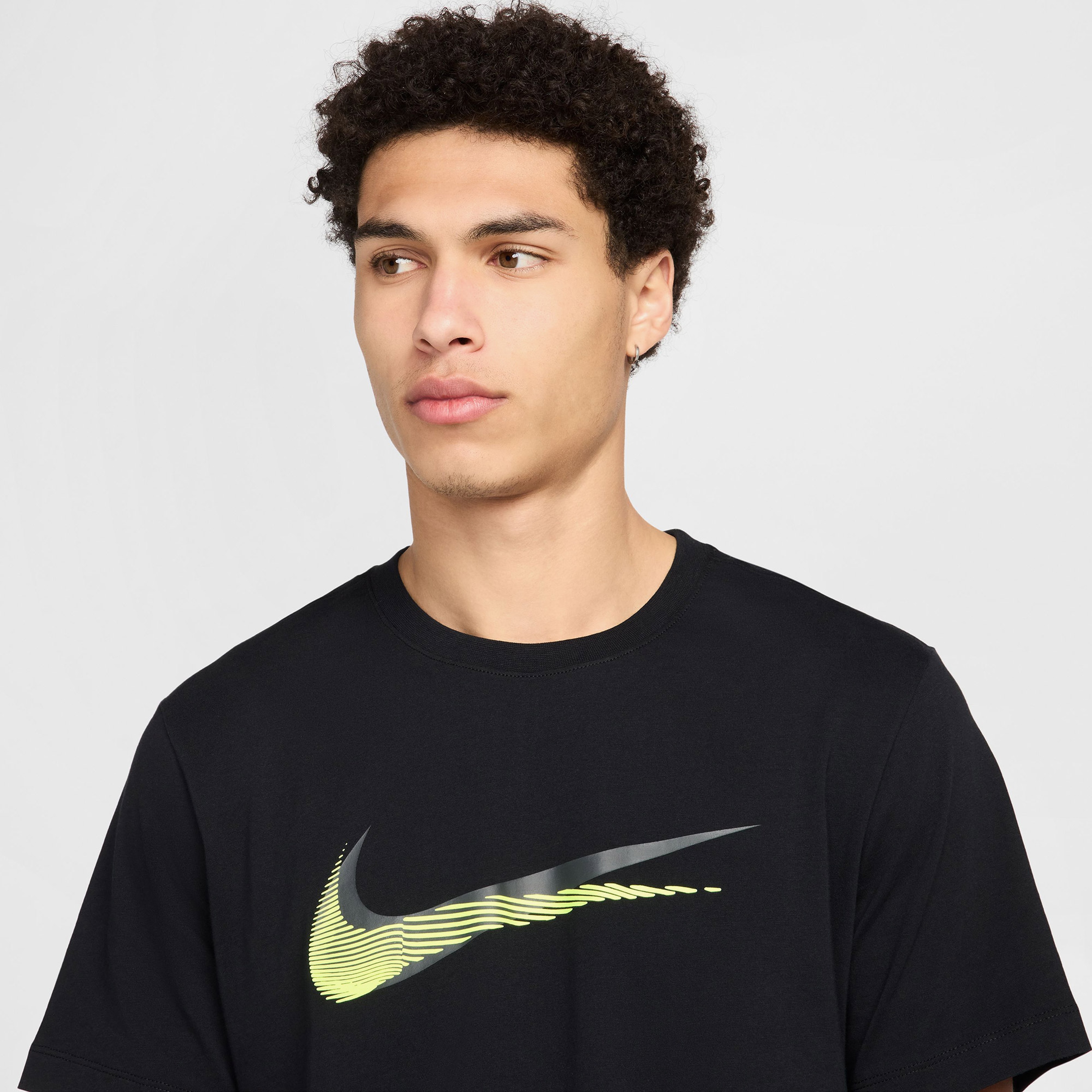 Nike Spring Swish Erkek Siyah T-Shirt