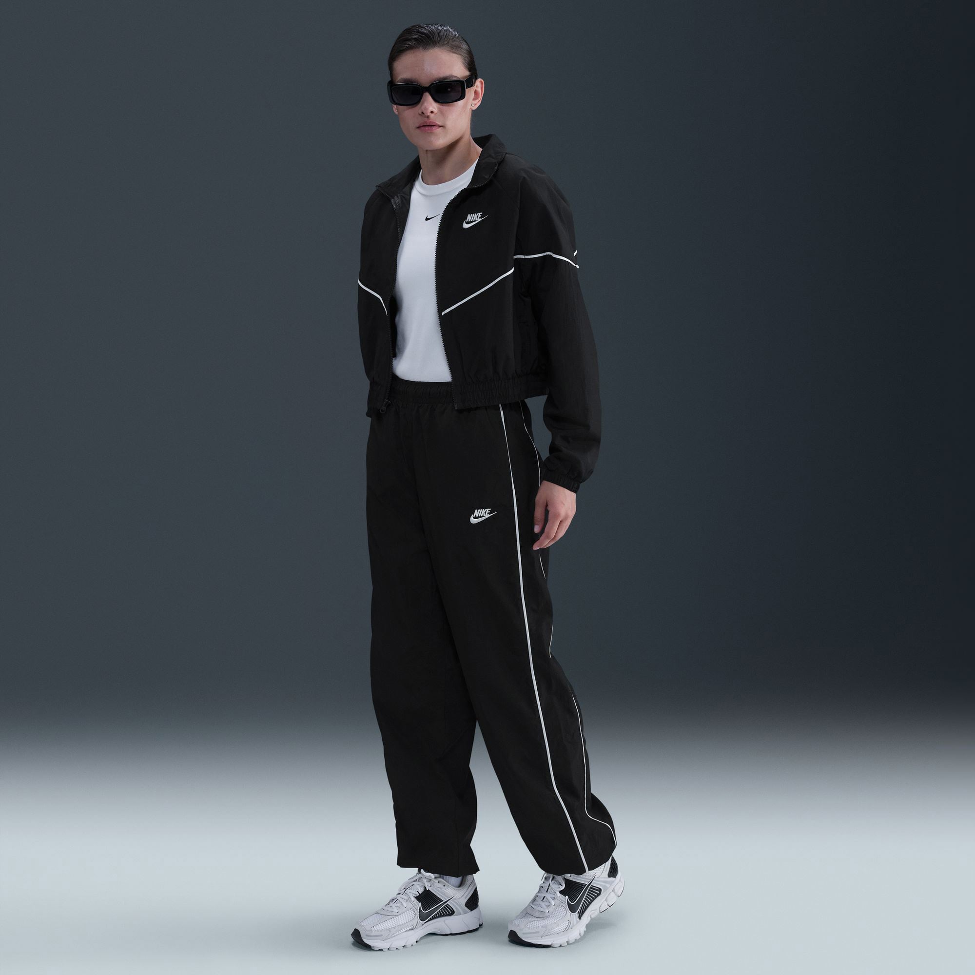 Nike Sportswear Windrunner Kadın Siyah Eşofman Altı