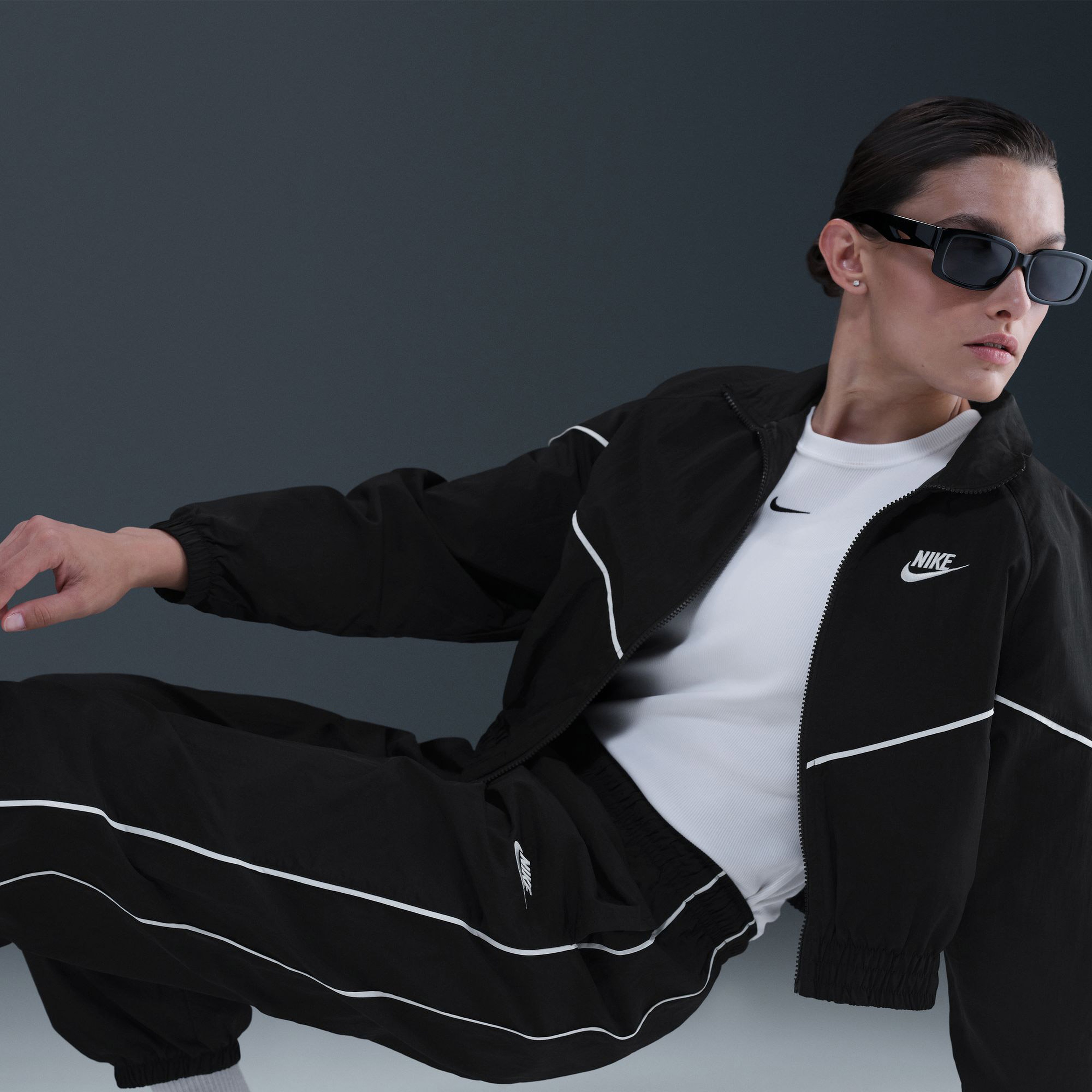 Nike Sportswear Windrunner Kadın Siyah Eşofman Altı