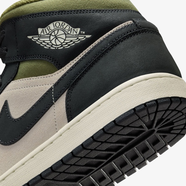 Jordan Siyah Jordan Air 1 Mid SE