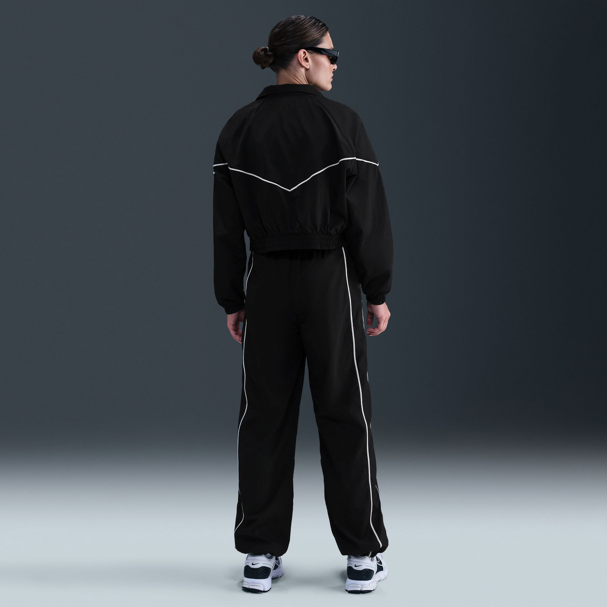 Nike Sportswear Windrunner Kadın Siyah Ceket