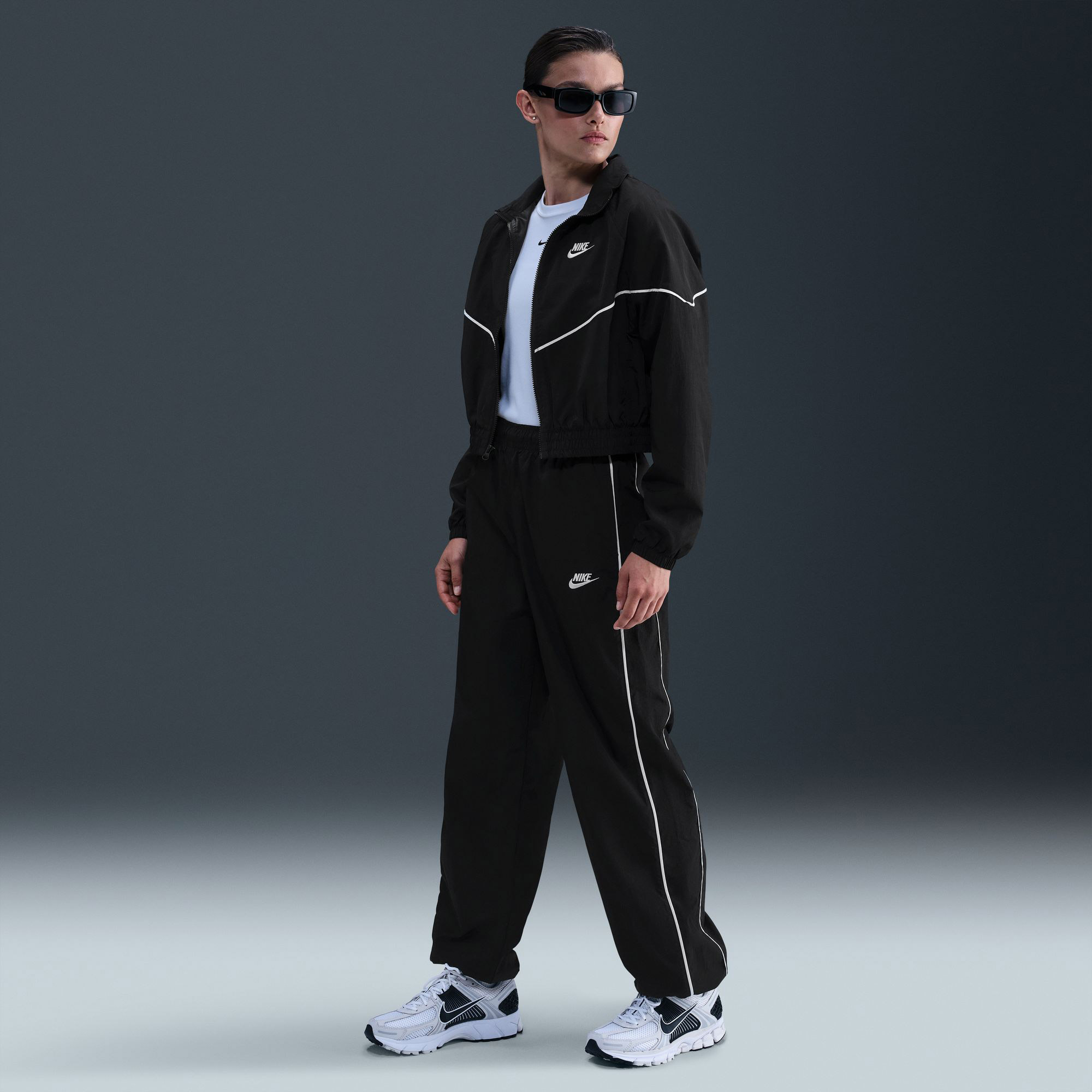 Nike Sportswear Windrunner Kadın Siyah Ceket