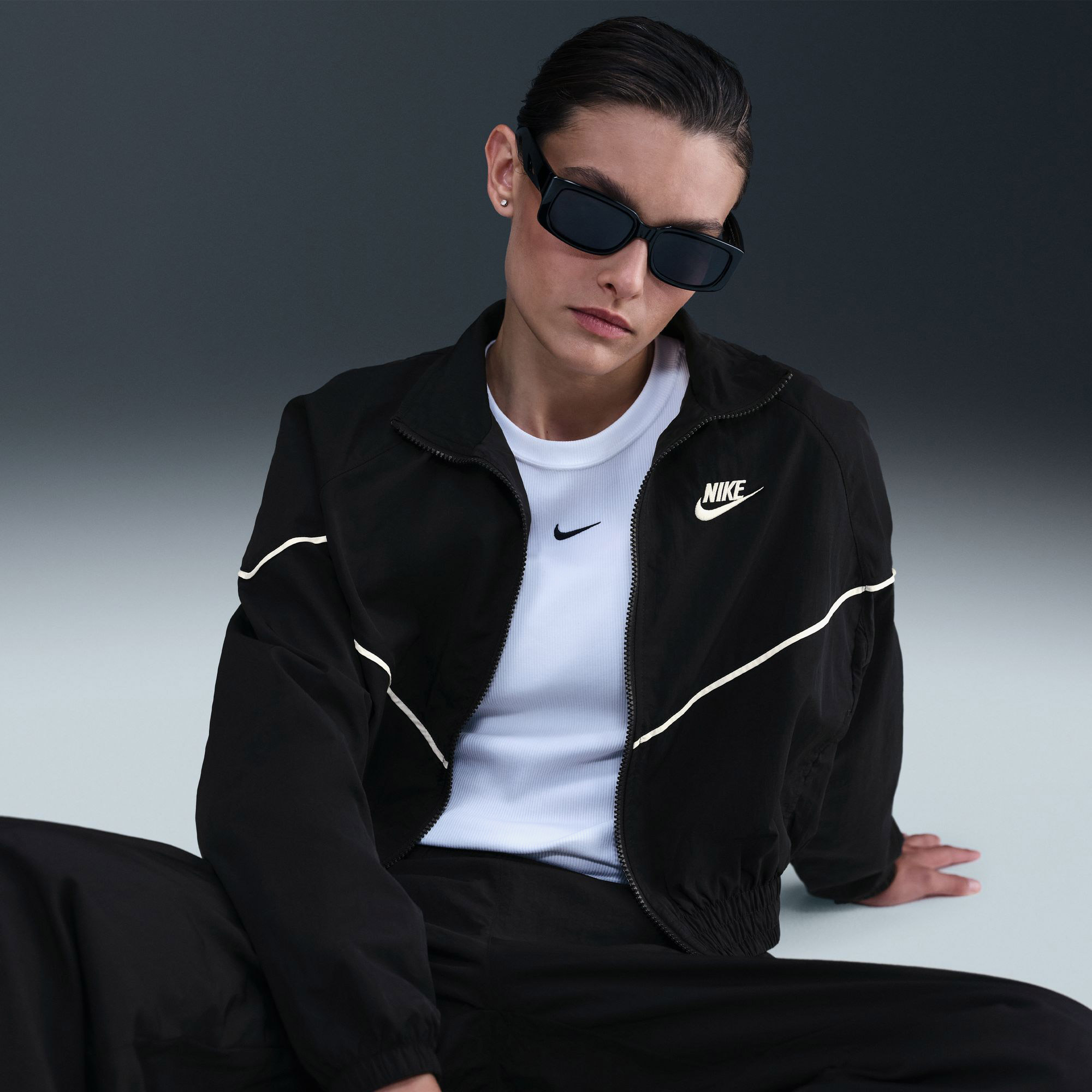 Nike Sportswear Windrunner Kadın Siyah Ceket