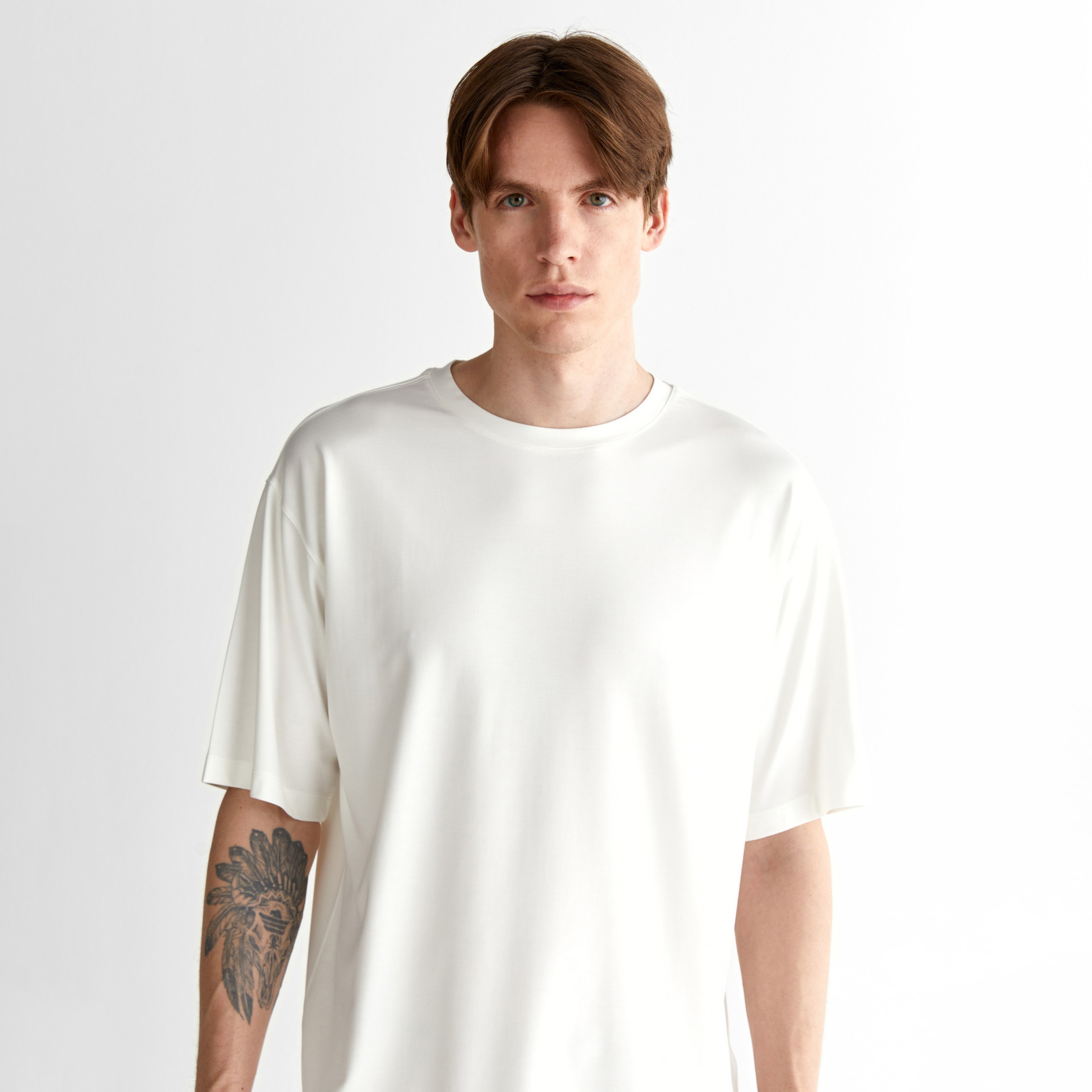 GANT Erkek Krem Relaxed Fit Bisiklet Yaka Logolu T-Shirt
