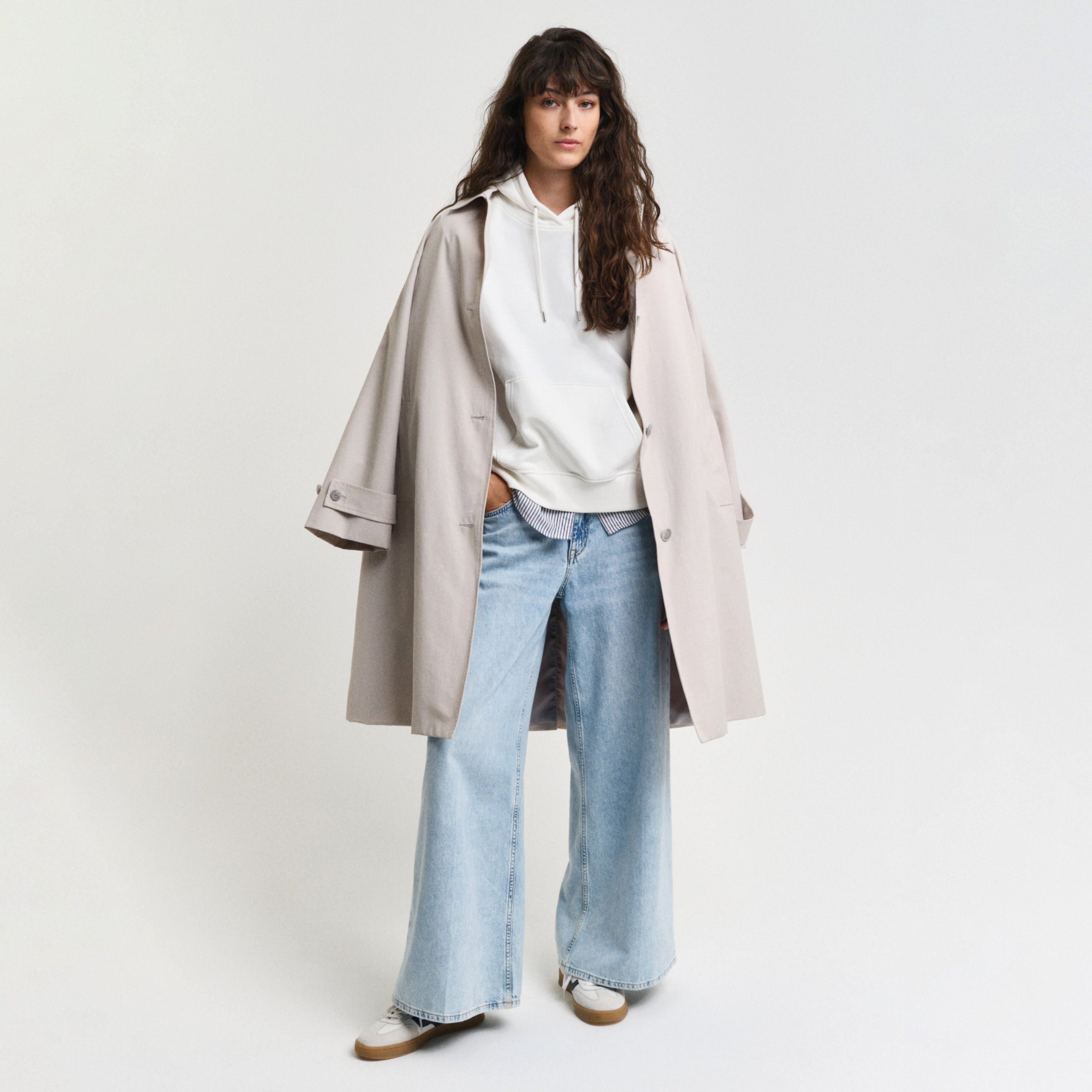 GANT Kadın Beyaz Relaxed Fit Kapüşonlu Sweatshirt