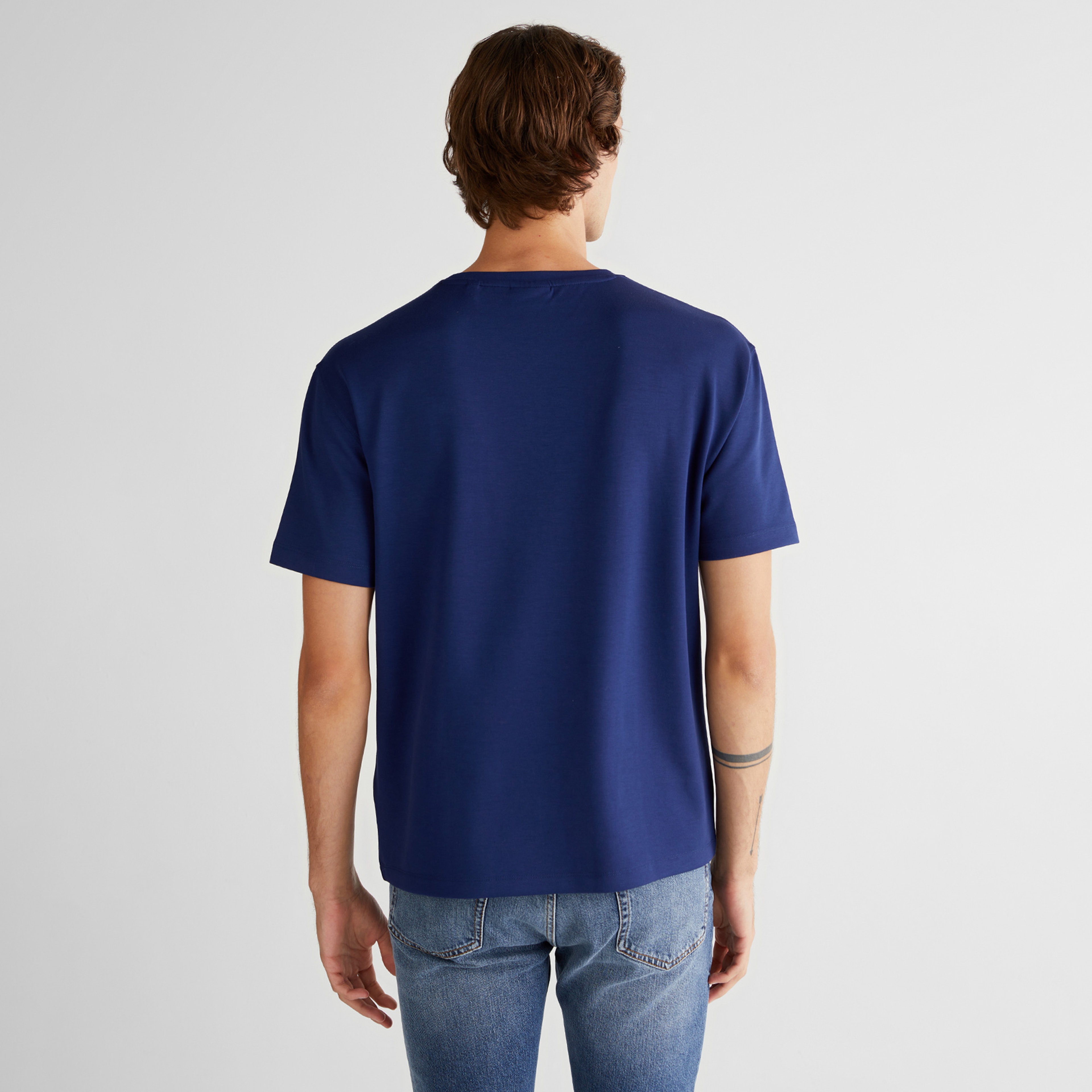 Emboss c-neck t-shirt