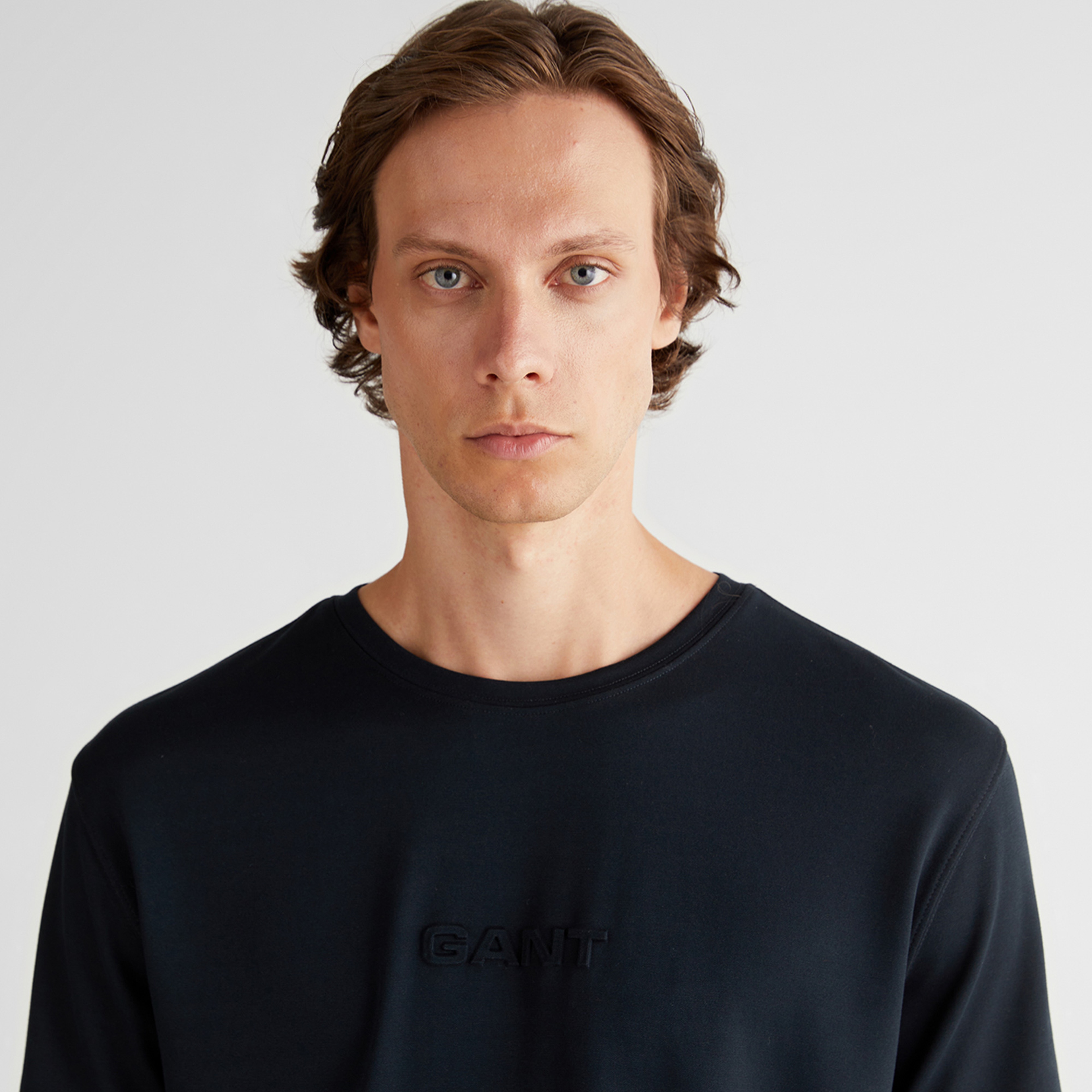 Emboss c-neck t-shirt