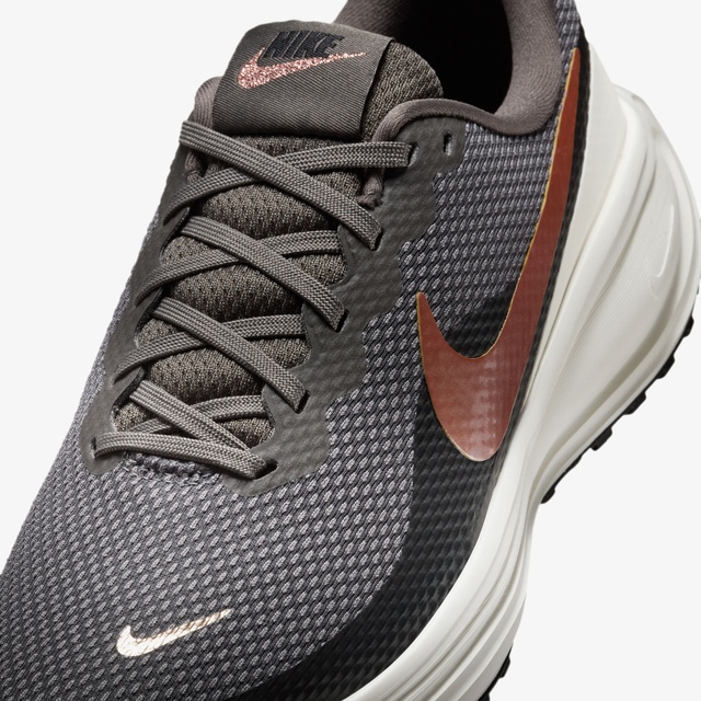 Nike Gri Nike Revolution 8