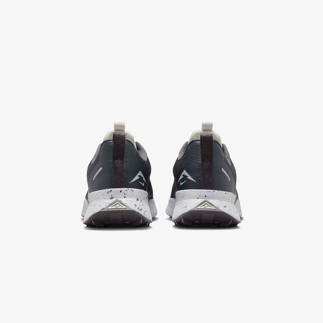 Nike Gri Nike Juniper Trail 3 Erkek Koşu Ayakkabısı