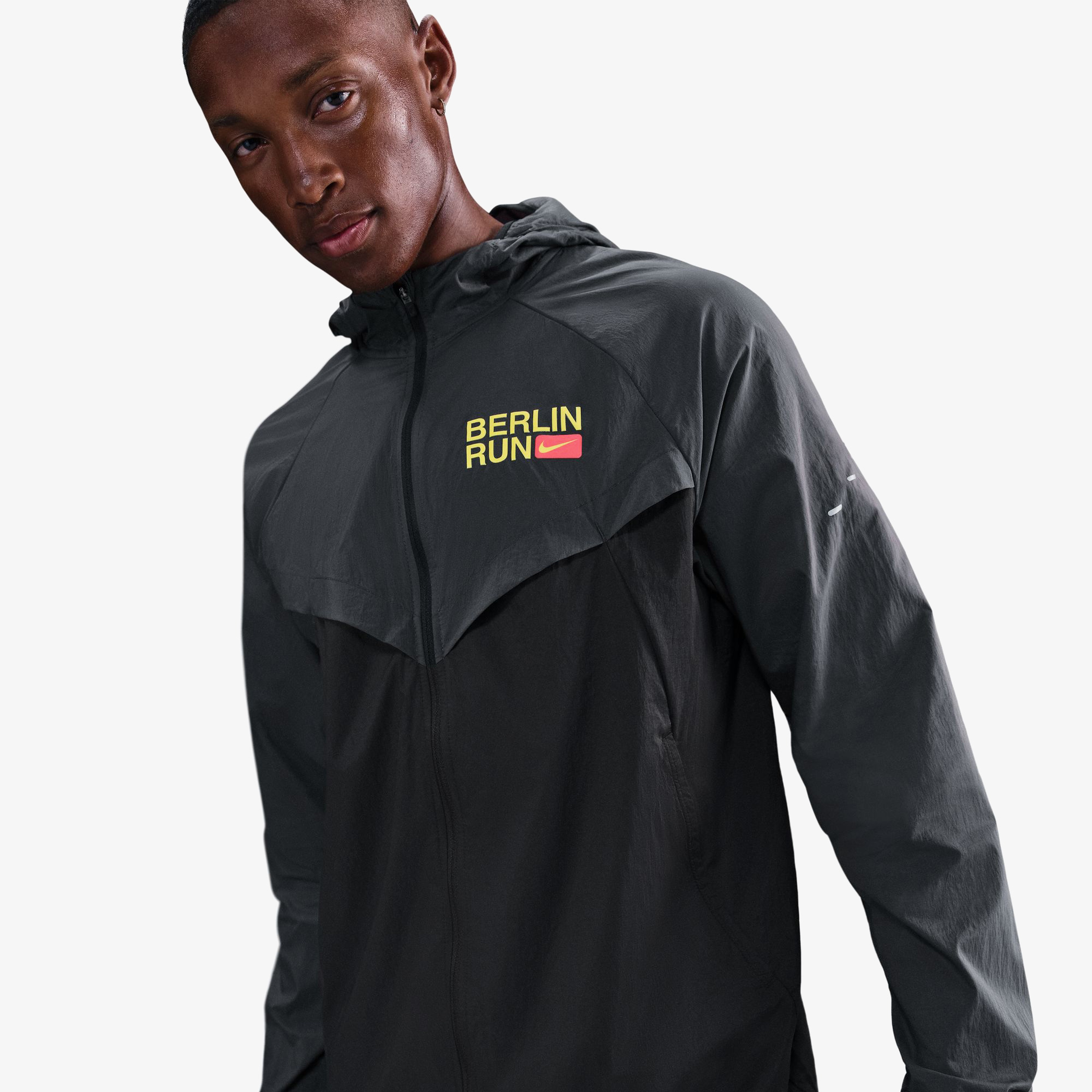 Nike Stride Erkek Siyah Koşu Ceketi