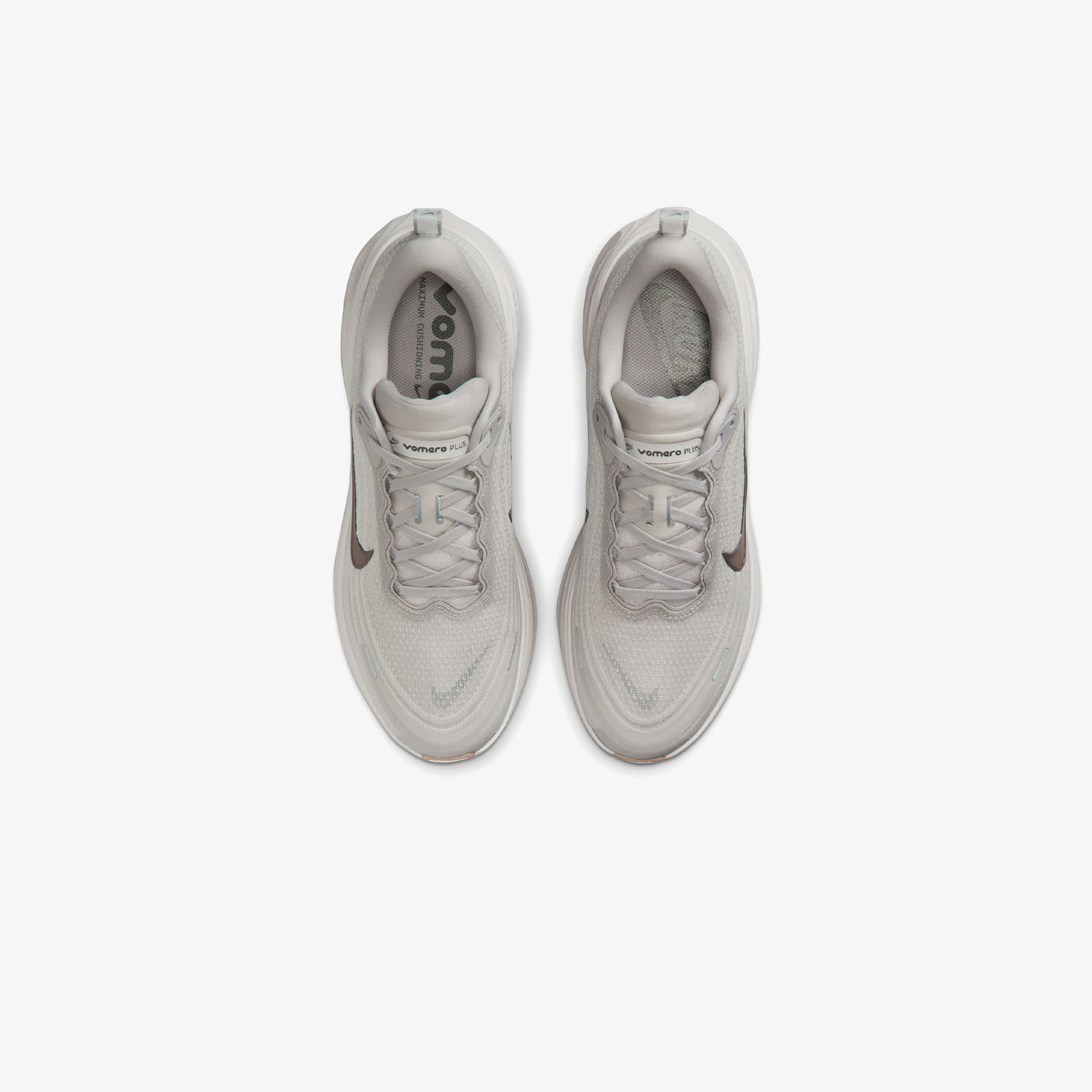 Nike Vomero Plus Erkek Gri Koşu Ayakkabısı